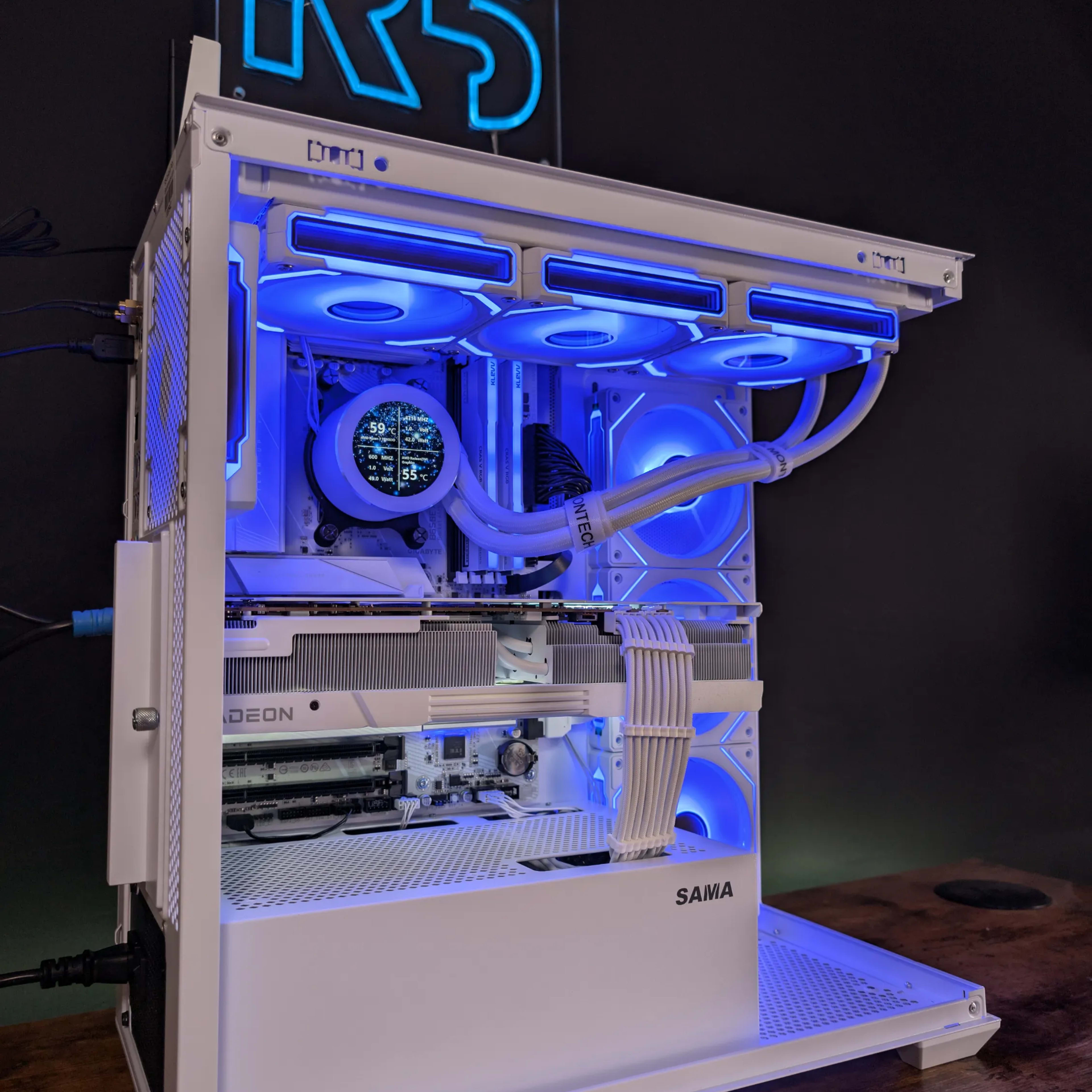 RX 7900XT 20GB // Ryzen 7800x3D // 32GB DDR5 // 2TB Gen4 RX 7900XT 20GB // Ryzen 7800x3D // 32GB DDR5 // 2TB Gen4