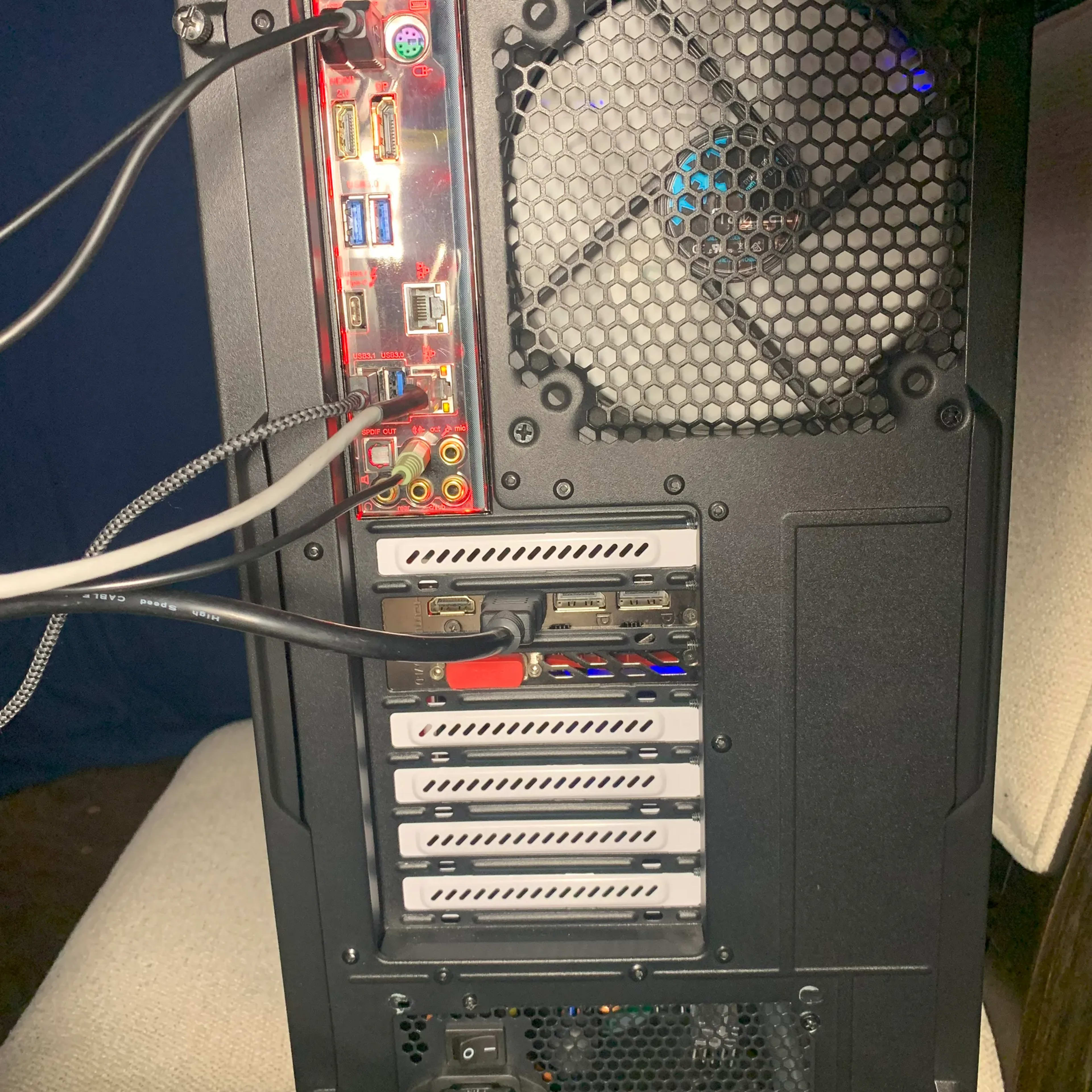 Intel i7 7700, RX 580 8GB, 32GB RAM, Fractal Design Define-S