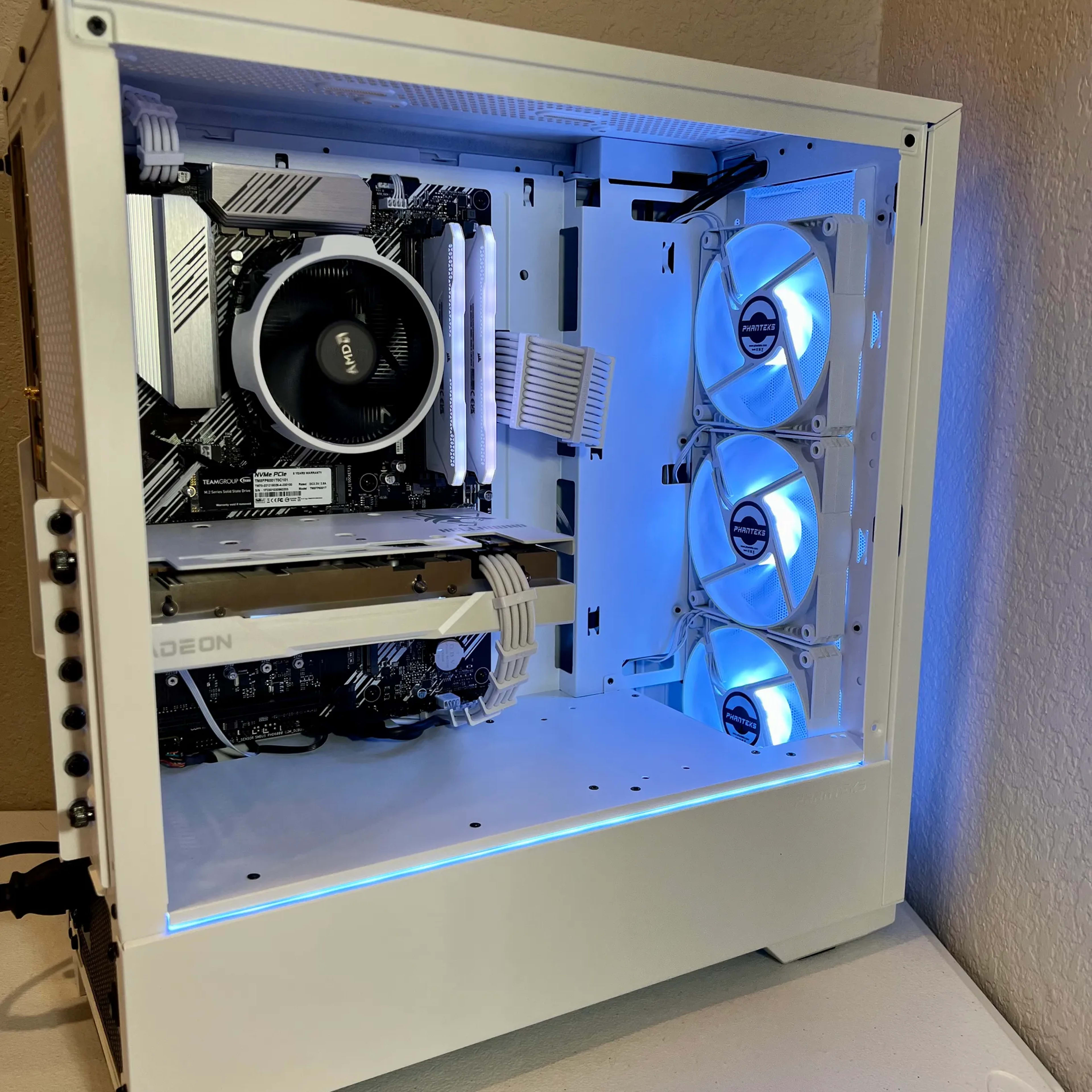 Gaming PC with AMD Ryzen 5 5600 and Radeon RX 6650 XT – Techmimo
