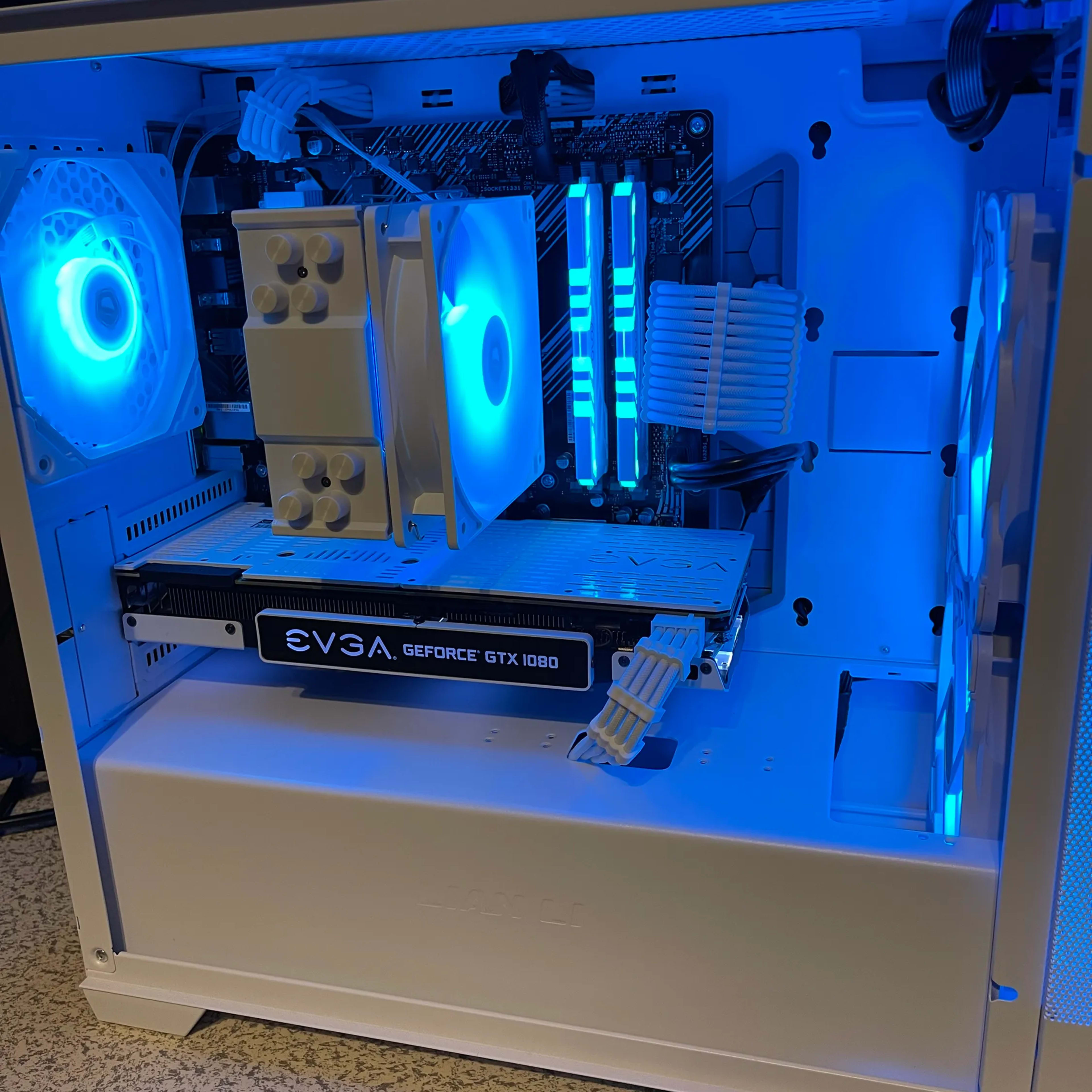 - White Out - Ryzen 5 3600/GTX1080SC