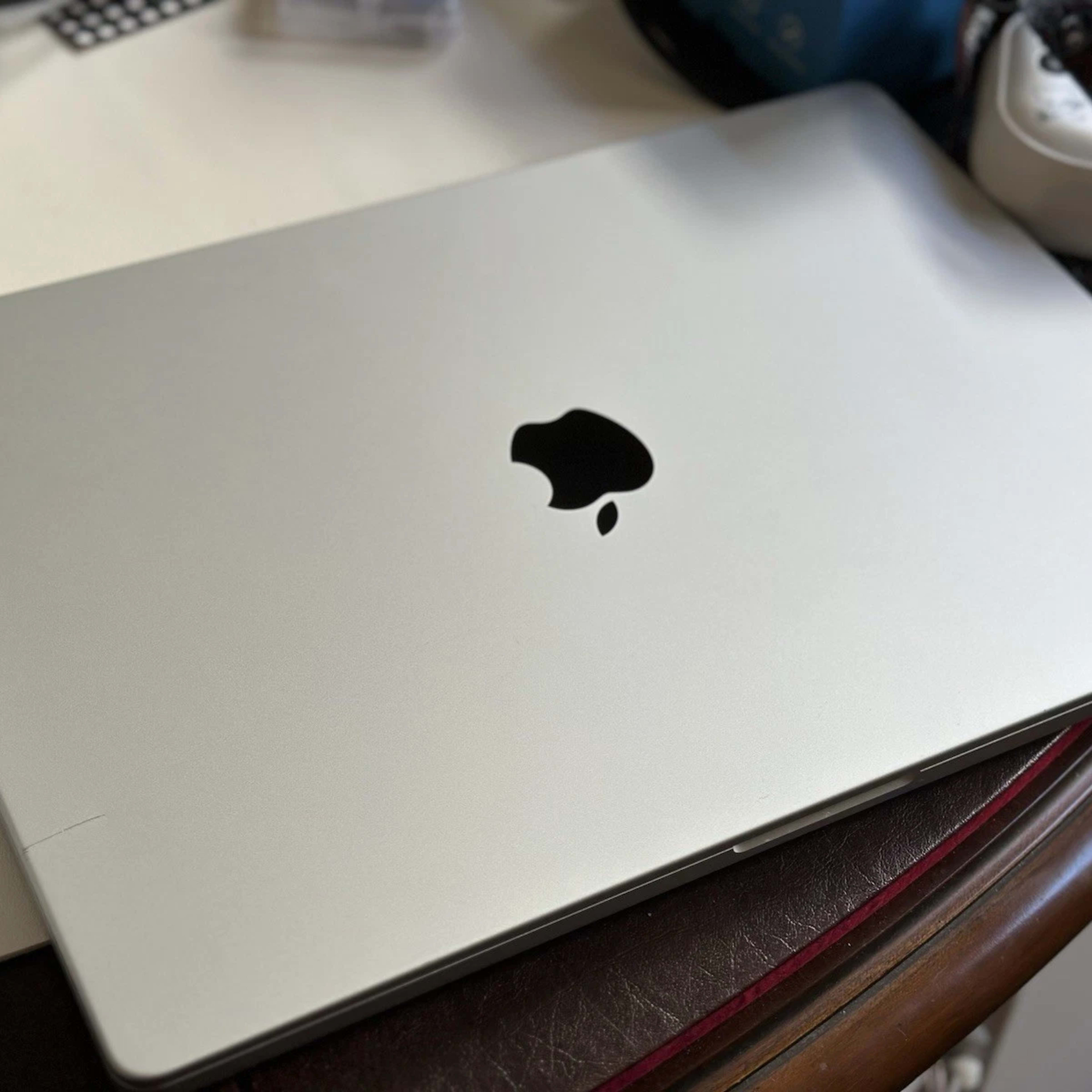 Apple MacBook Pro 16 M1 Max 10c CPU, 32c GPU 32GB 1TB Silver Apple MacBook Pro 16 M1 Max 10c CPU, 32c GPU 32GB 1TB Silver
