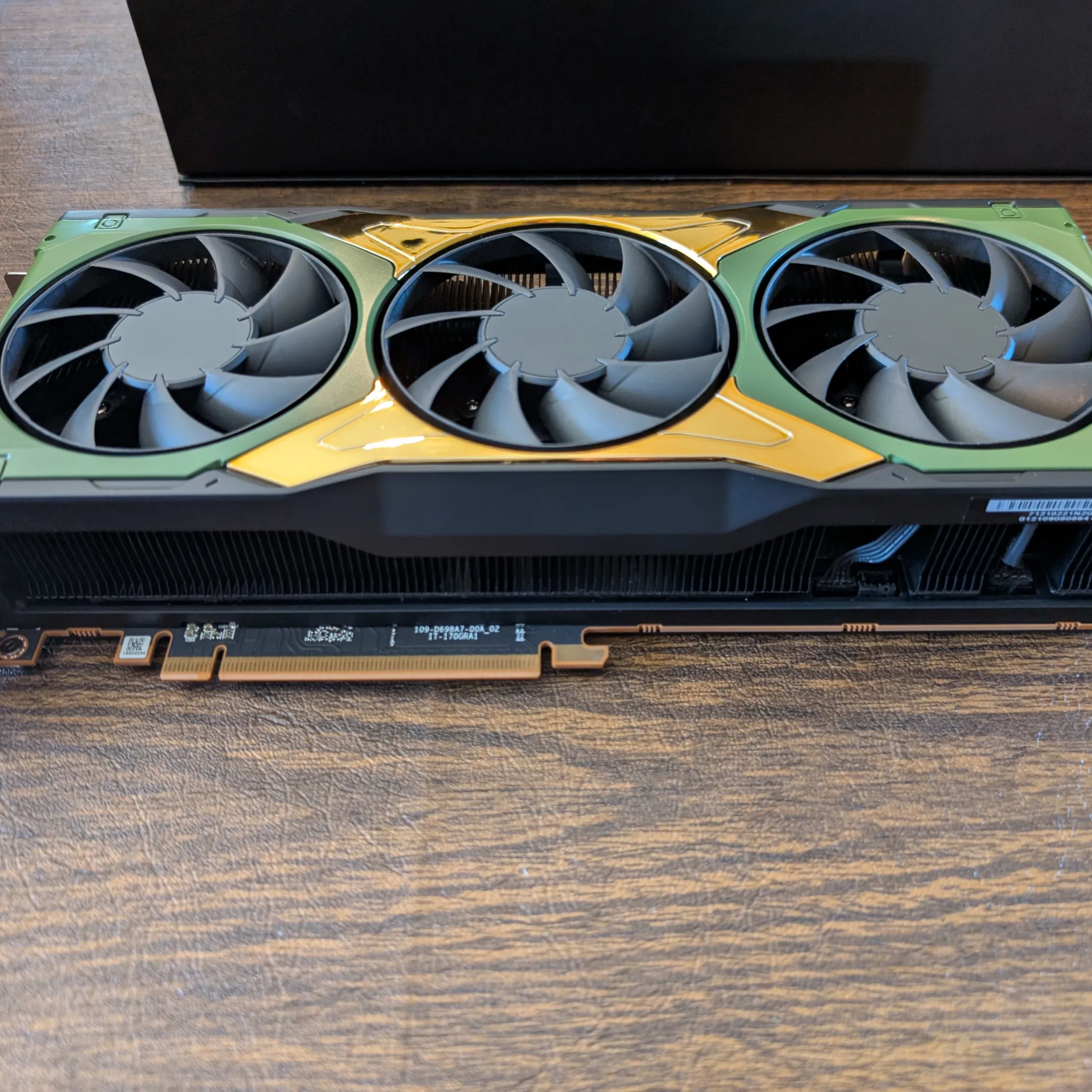AMD Radeon RX 6900 XT - Halo Infinite Edition - Collectors AMD Radeon RX 6900 XT - Halo Infinite Edition - Collectors