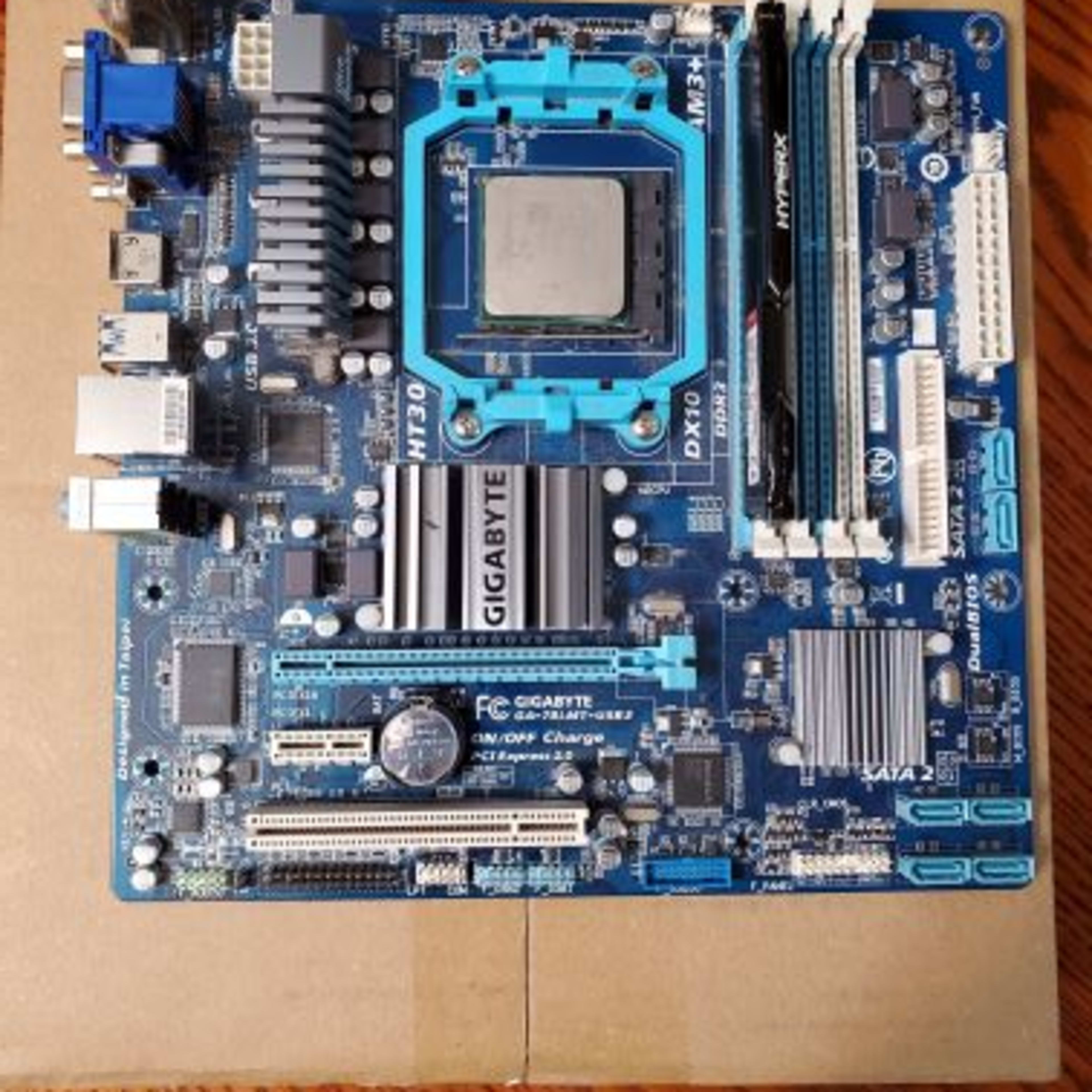 Pre-owned Gigabyte GA-78LMT-USB3 AM3/AM3+ Motherboard COMBO  AMD FX-8320 Vishera 8-Core 3.5 GHz CPU