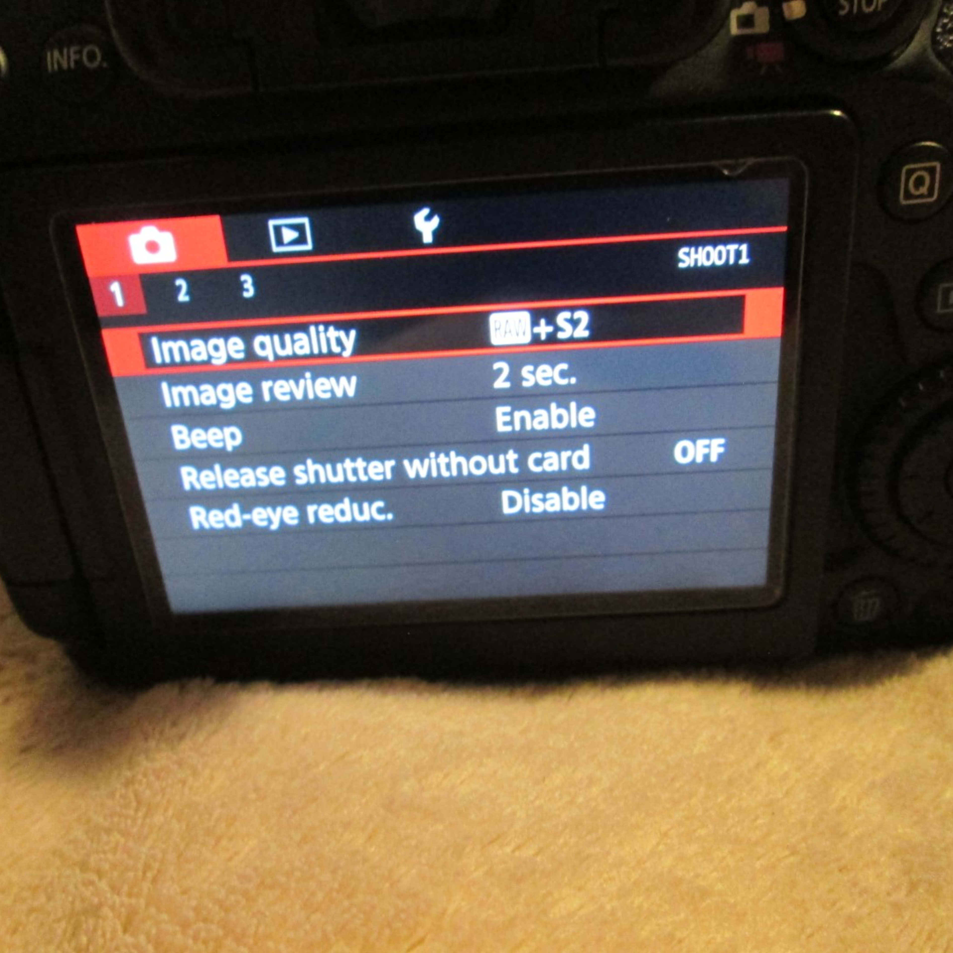 Canon EOS 80D With Lens, Protective Case And Accessories | Jawa Canon EOS 80D With Lens, Protective Case And Accessories | Jawa