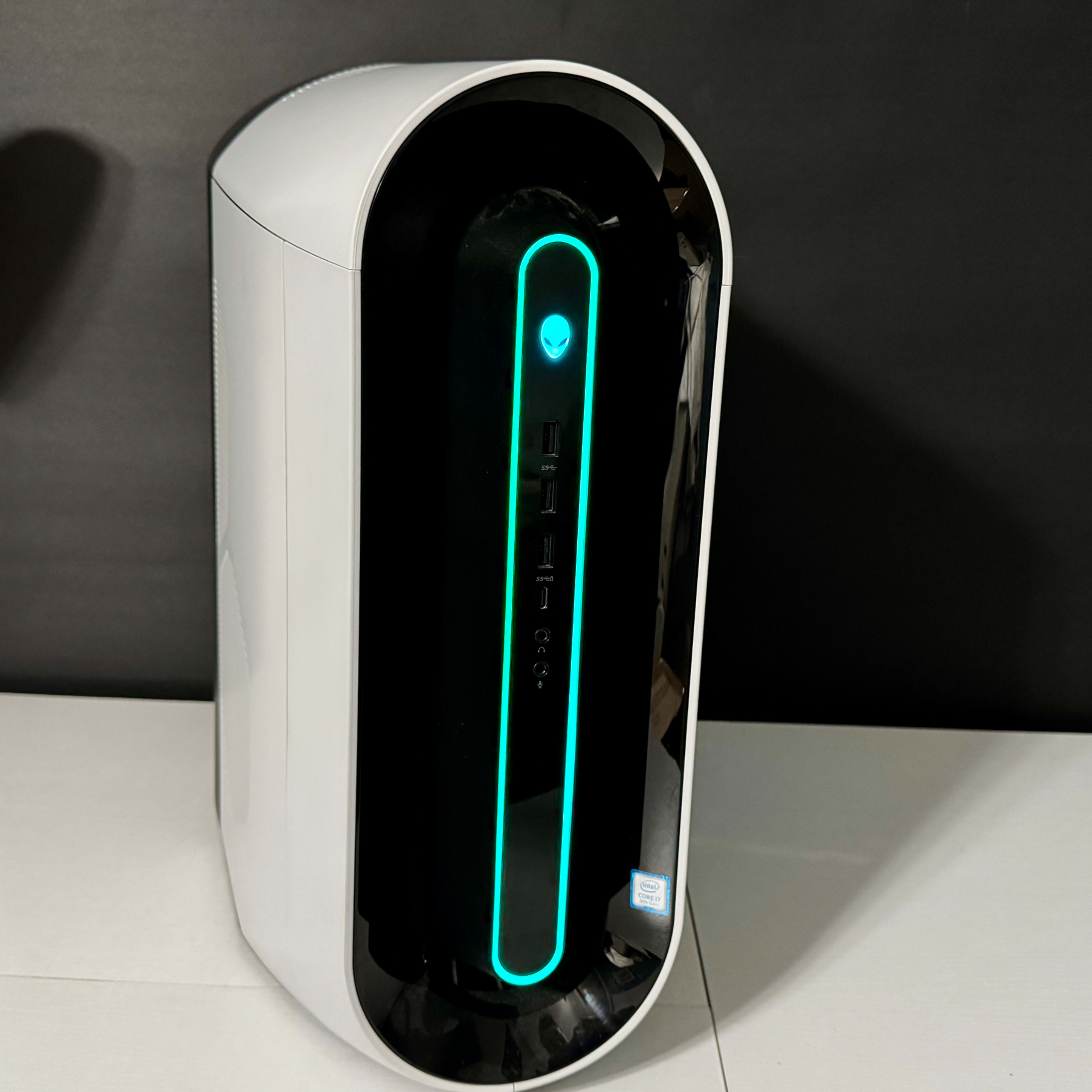 Alienware Aurora R9 - Intel Core i7-9700K | 32GB | RTX 2080 Alienware Aurora R9 - Intel Core i7-9700K | 32GB | RTX 2080