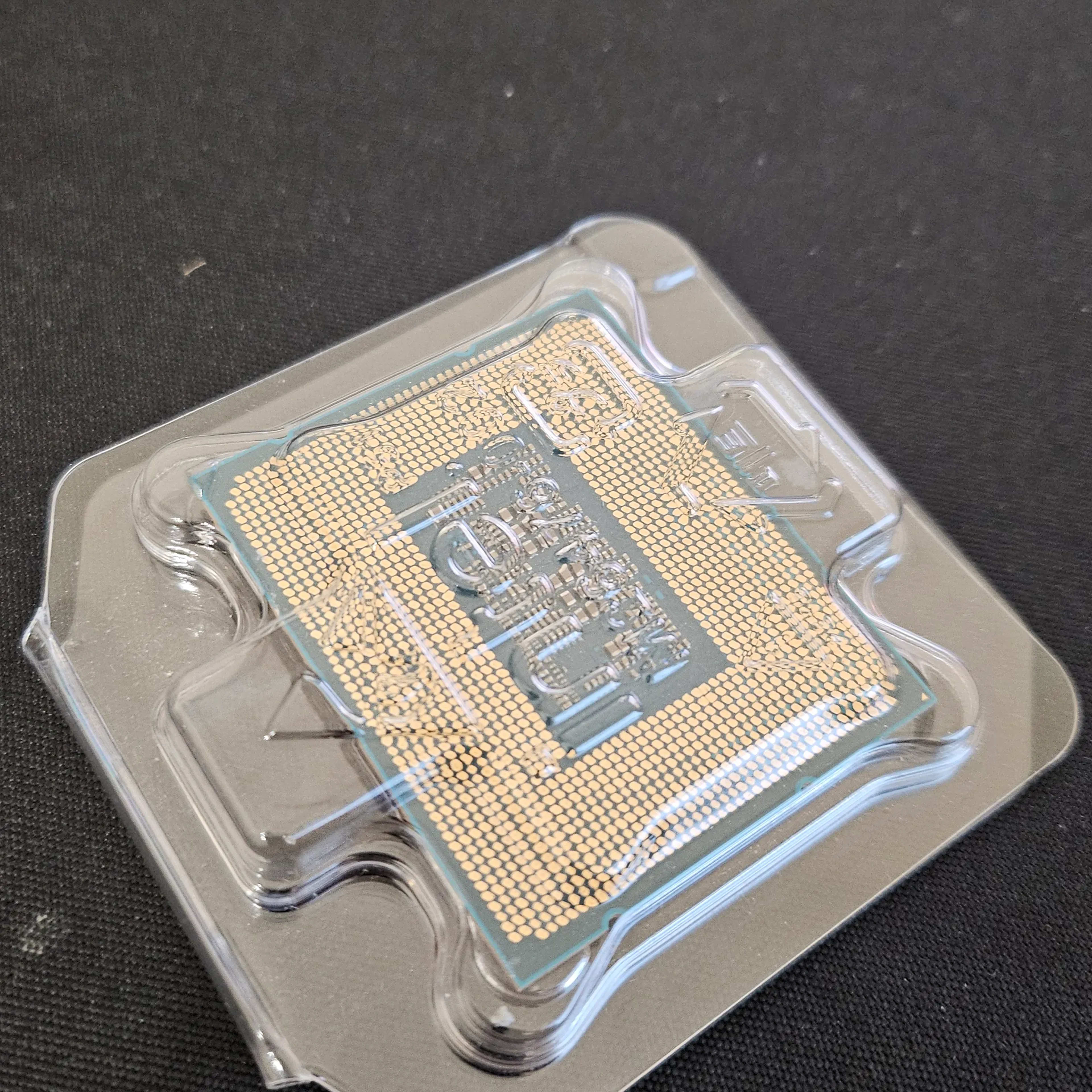 Intel i5-12400F