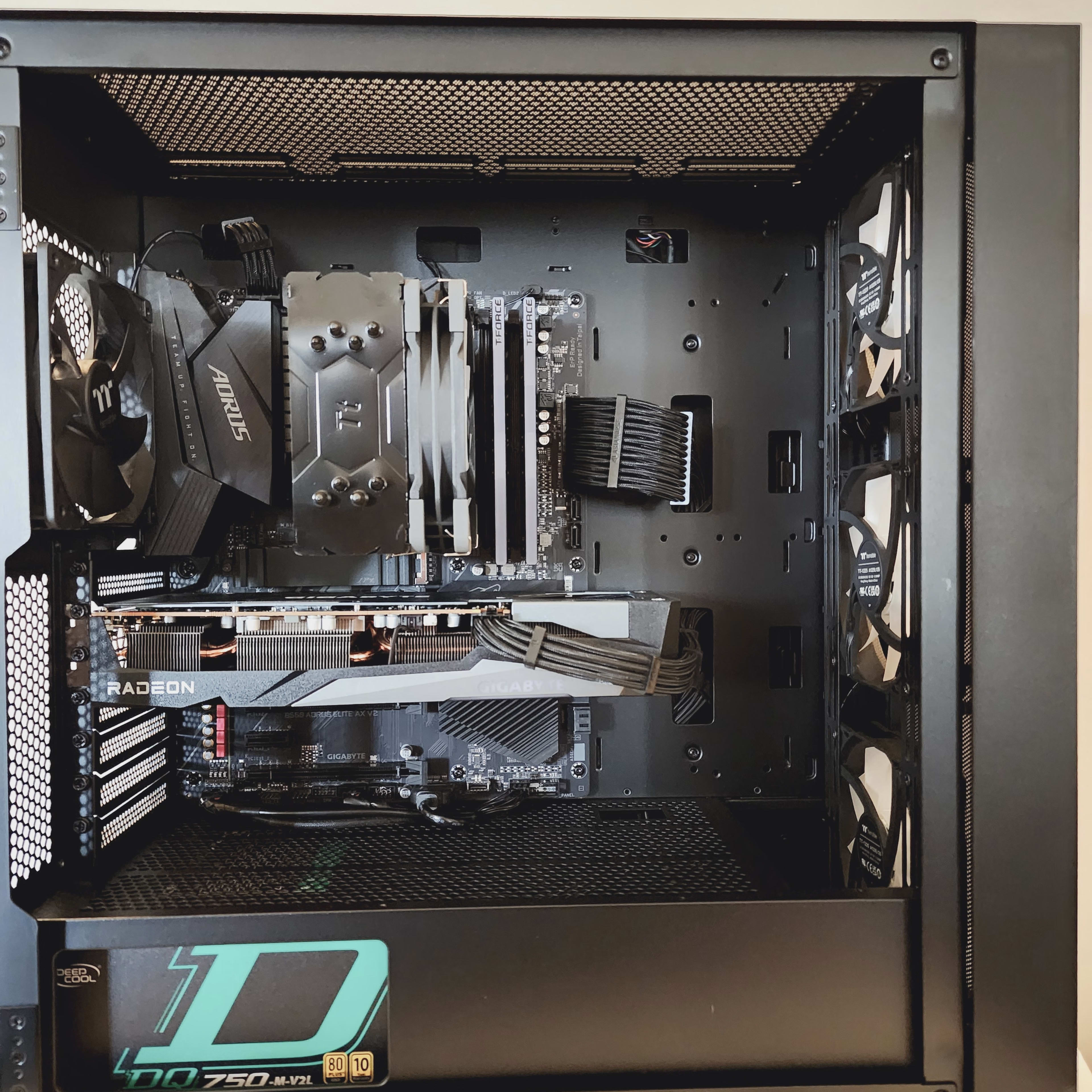 "Dynamic" Gaming PC R5 5600x w/ Gigabyte RX 6650XT | 16GB RAM | 1TB ...