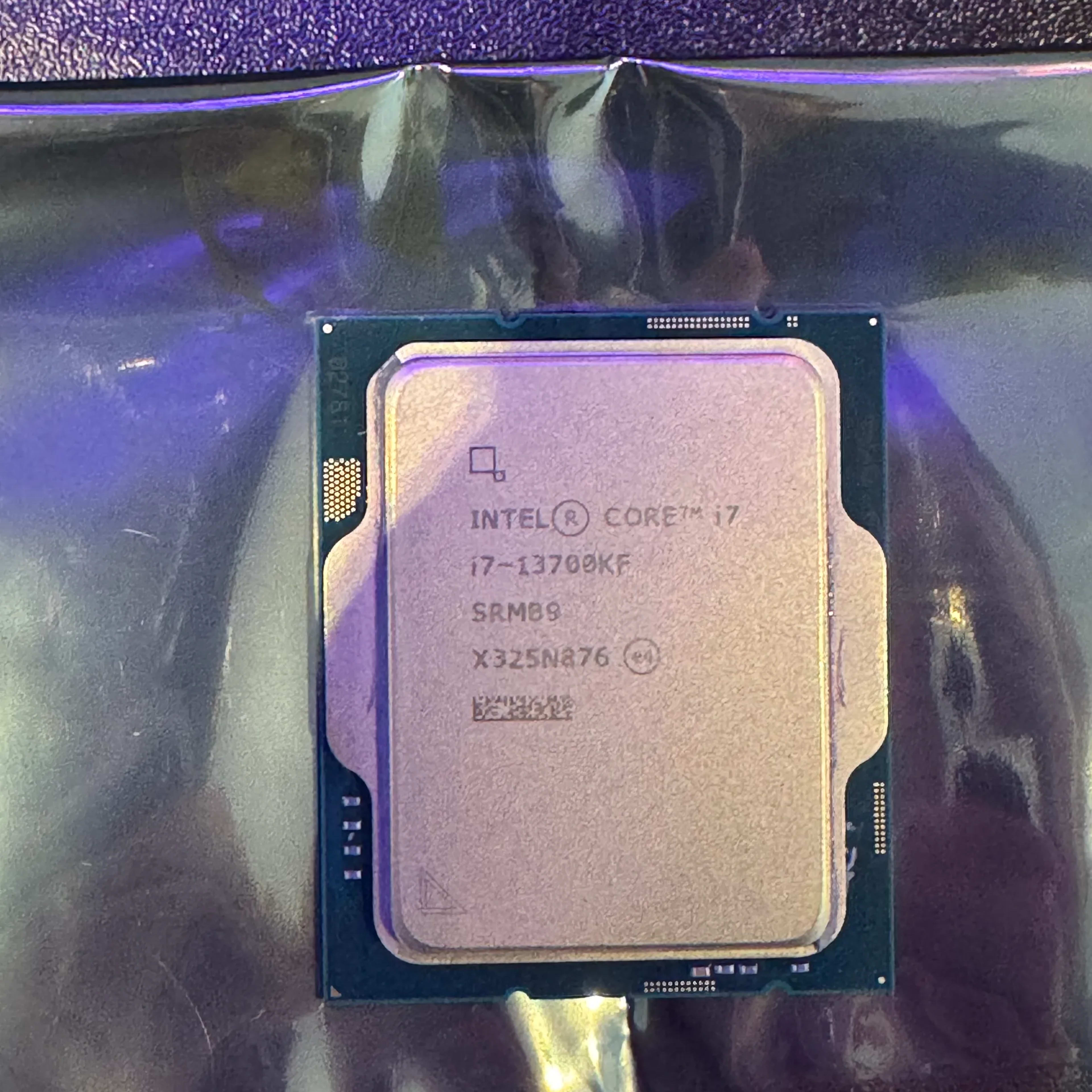  Intel Core i7-13700KF Desktop Processor 16 cores (8 P