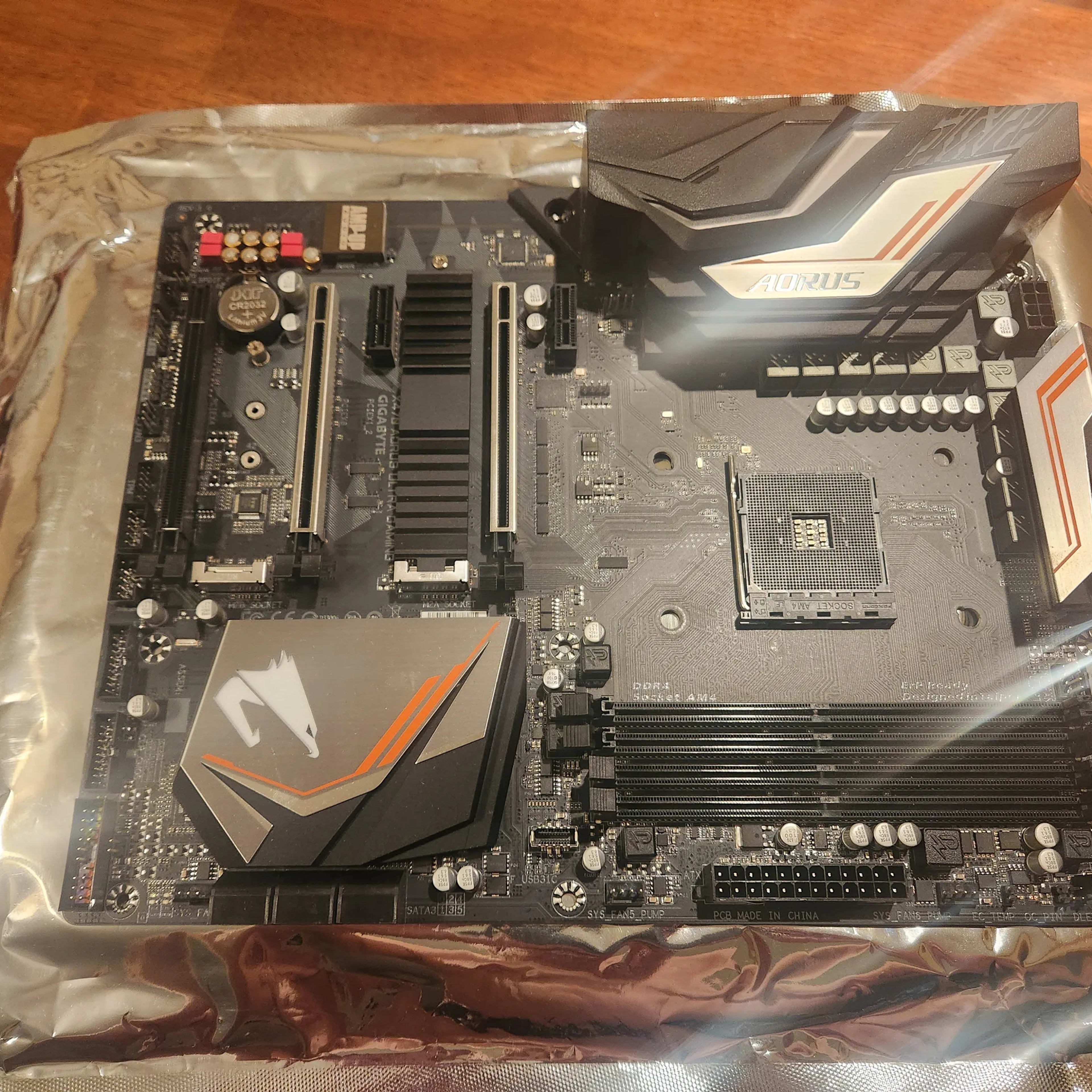 GIGABYTE X470 AORUS Ultra Gaming AM4 ATX AMD Motherboard Socket Ryzen