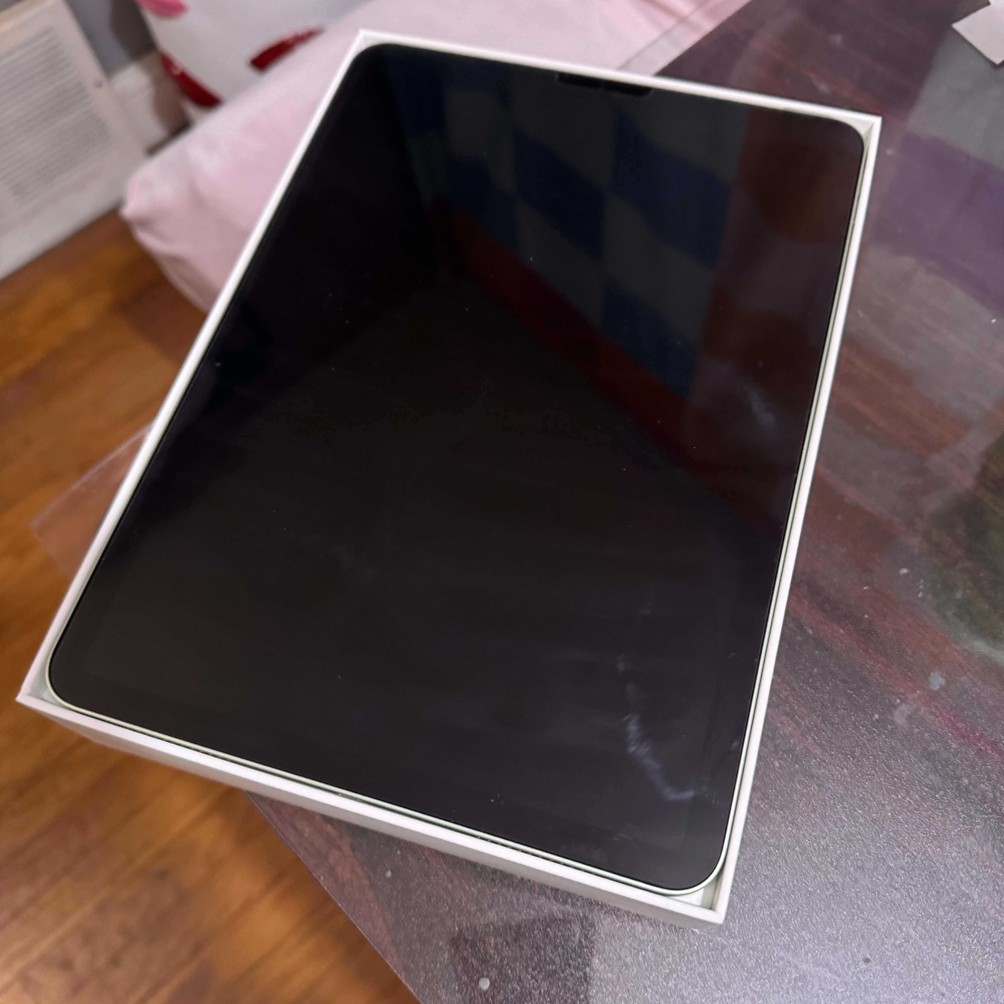 iPad Air 4th gen 256GB WiFi model with authentic Apple pen iPad Air 4th gen 256GB WiFi model with authentic Apple pen