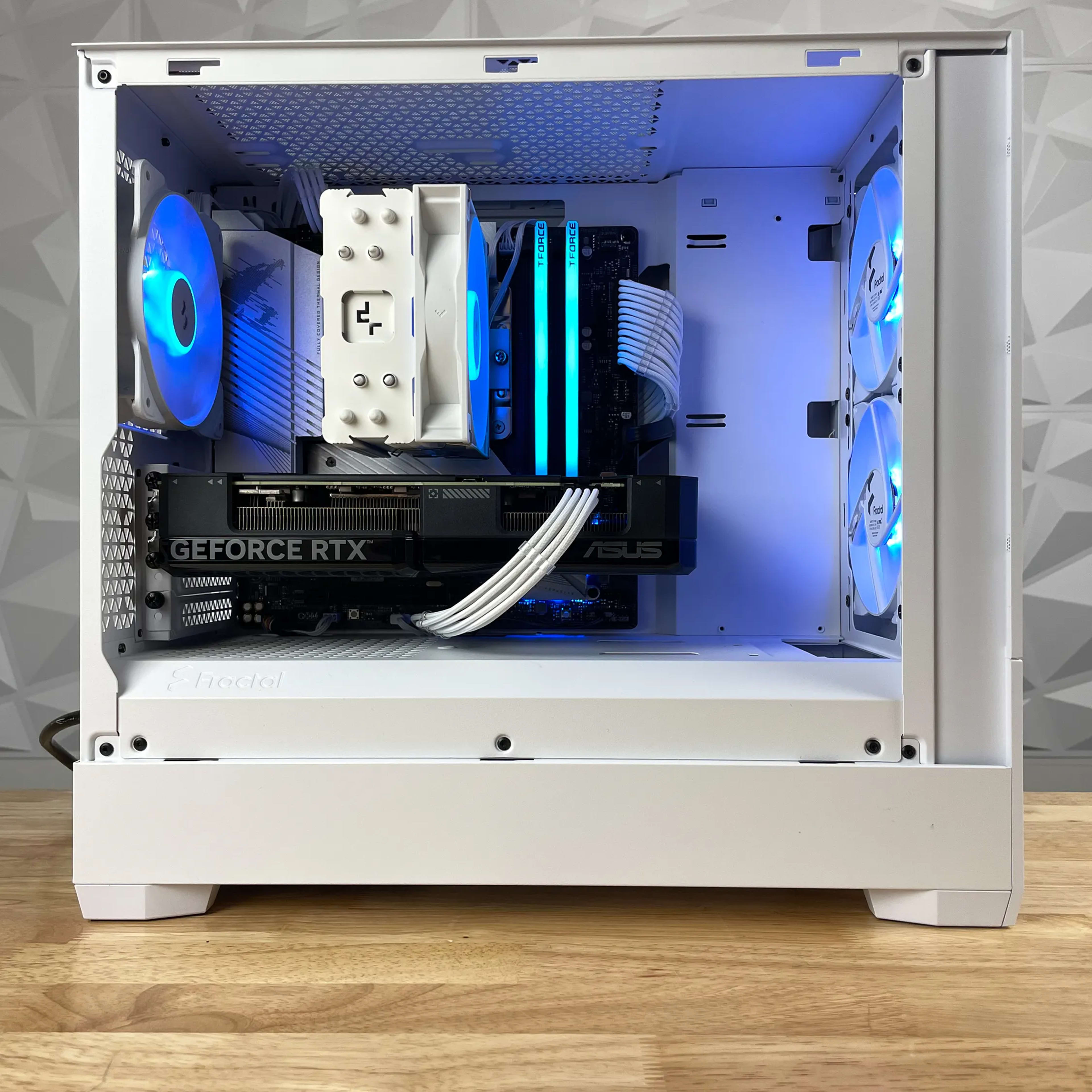 AES Glacier V2 - 13400F/RTX 4070 Gaming PC