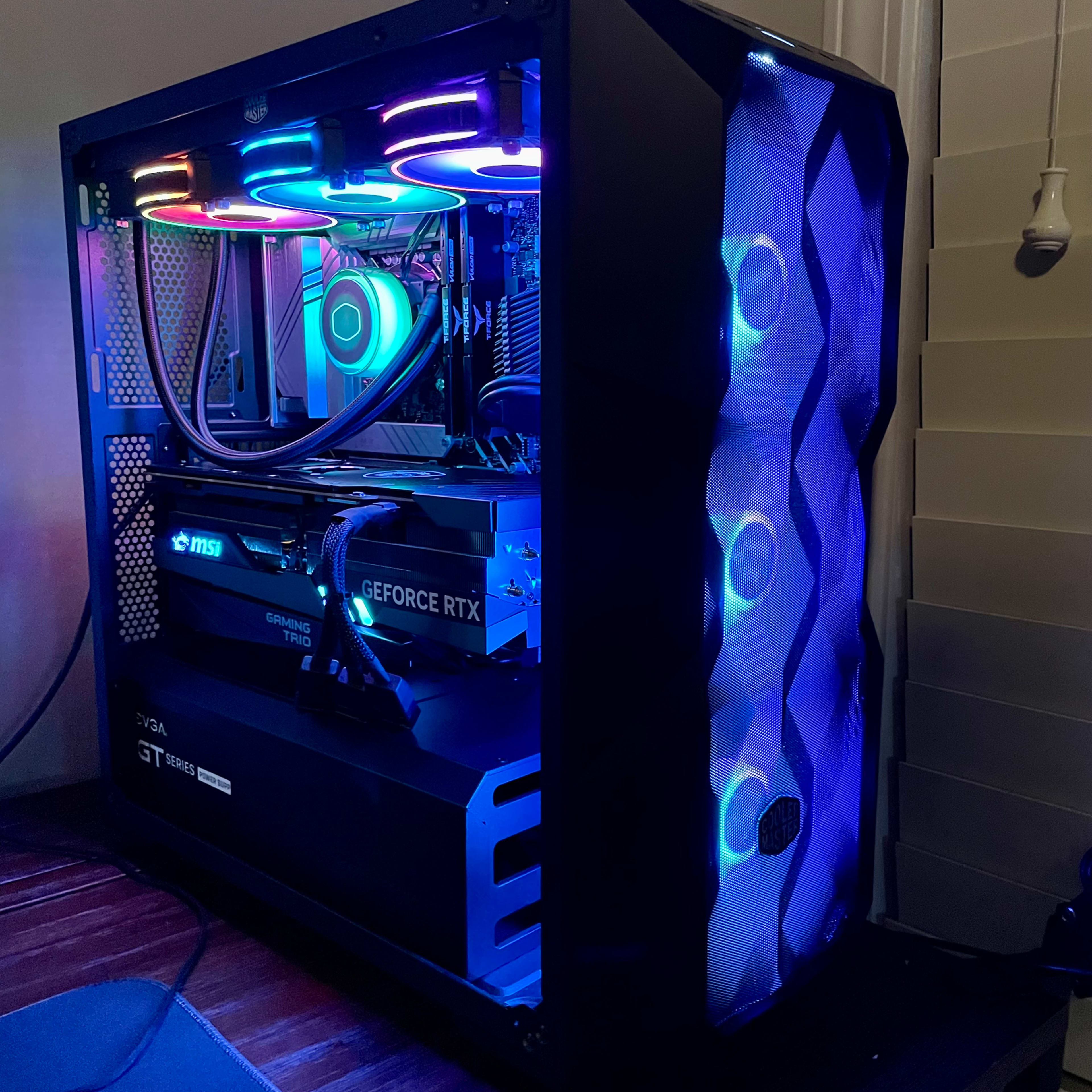 Pc Gamer Monstro / RTX 4090 24GB / AMD Ryzen 7 7800X3D / 64GB DDR5 / SSD  NVME 2TB / Sistema Water Cooler Custom