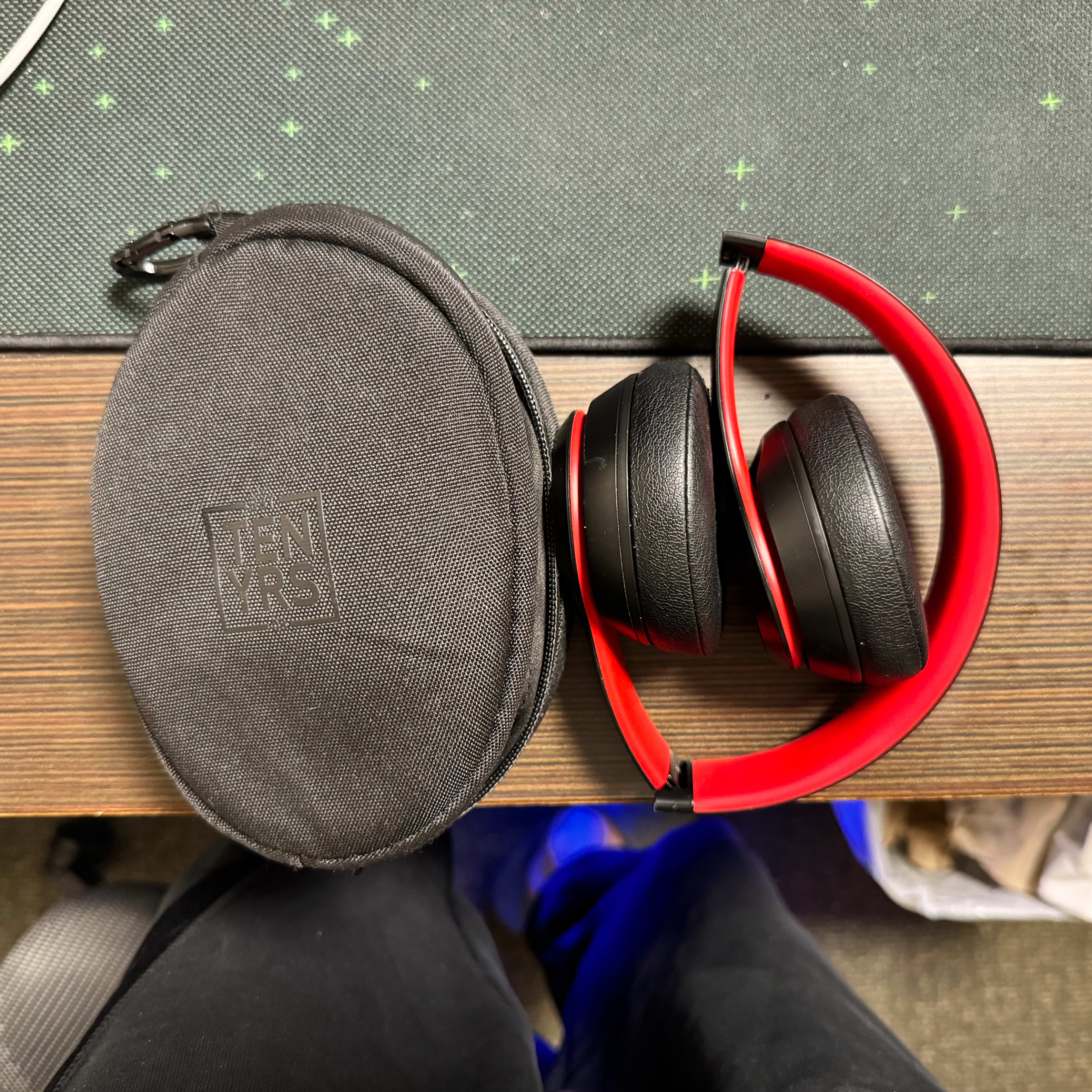 Apple Beats Solo 3 Wireless Headphones Decade Collection Apple Beats Solo 3 Wireless Headphones Decade Collection