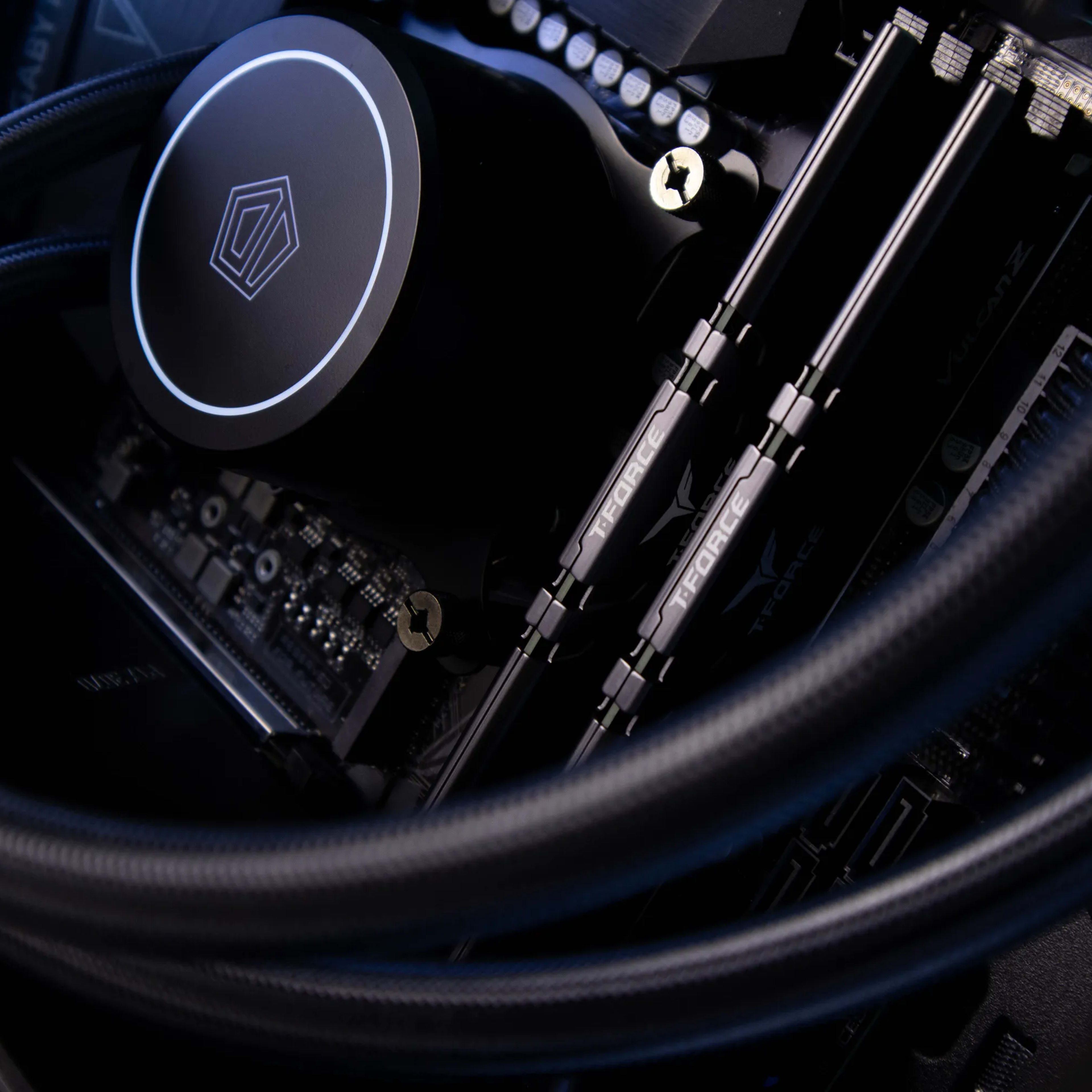 [PLATINUM]黒い光る✨ゲーミングPC✨フルセット✨RTX3070 Black Magic (RTX 3070 FE | Intel i5-10600 | 16gb RAM) | Jawa