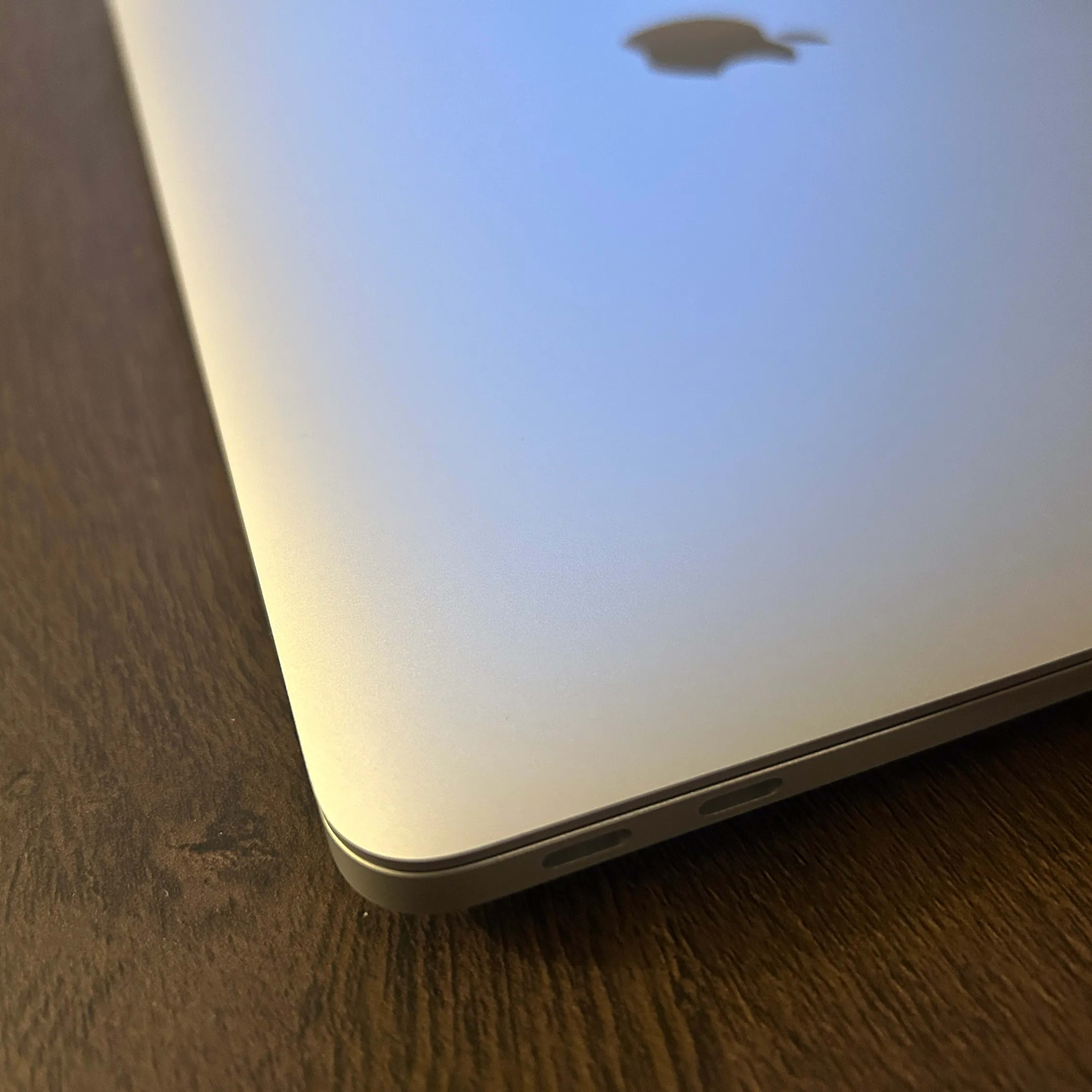 Macbook Air M1 13 in Silver, 8GB RAM, SSd 256GB | Jawa Macbook Air M1 13 in Silver, 8GB RAM, SSd 256GB | Jawa