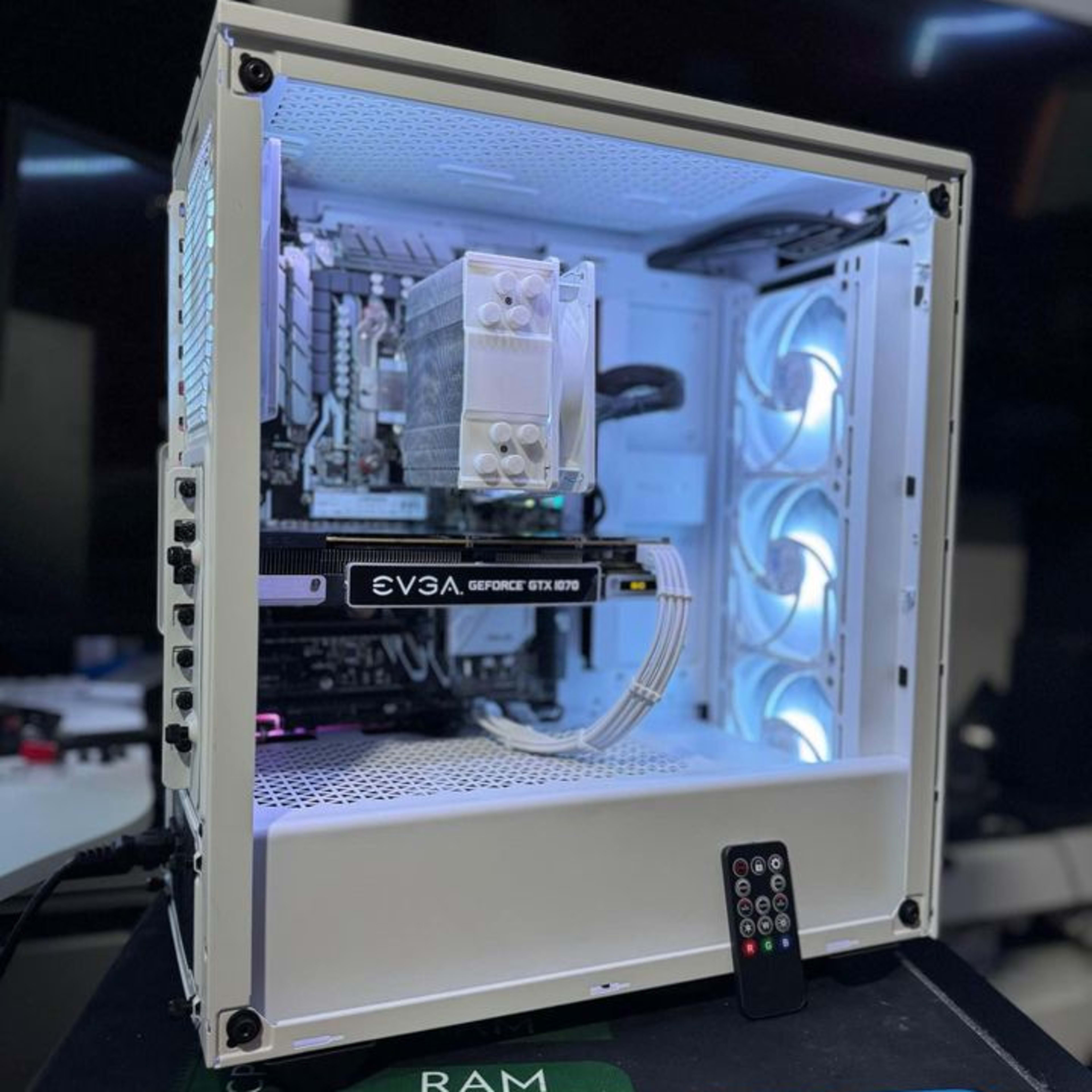 All white RGB Gaming PC - Ryzen 5 2600X - GTX 1070 - 32GB All white RGB Gaming PC - Ryzen 5 2600X - GTX 1070 - 32GB