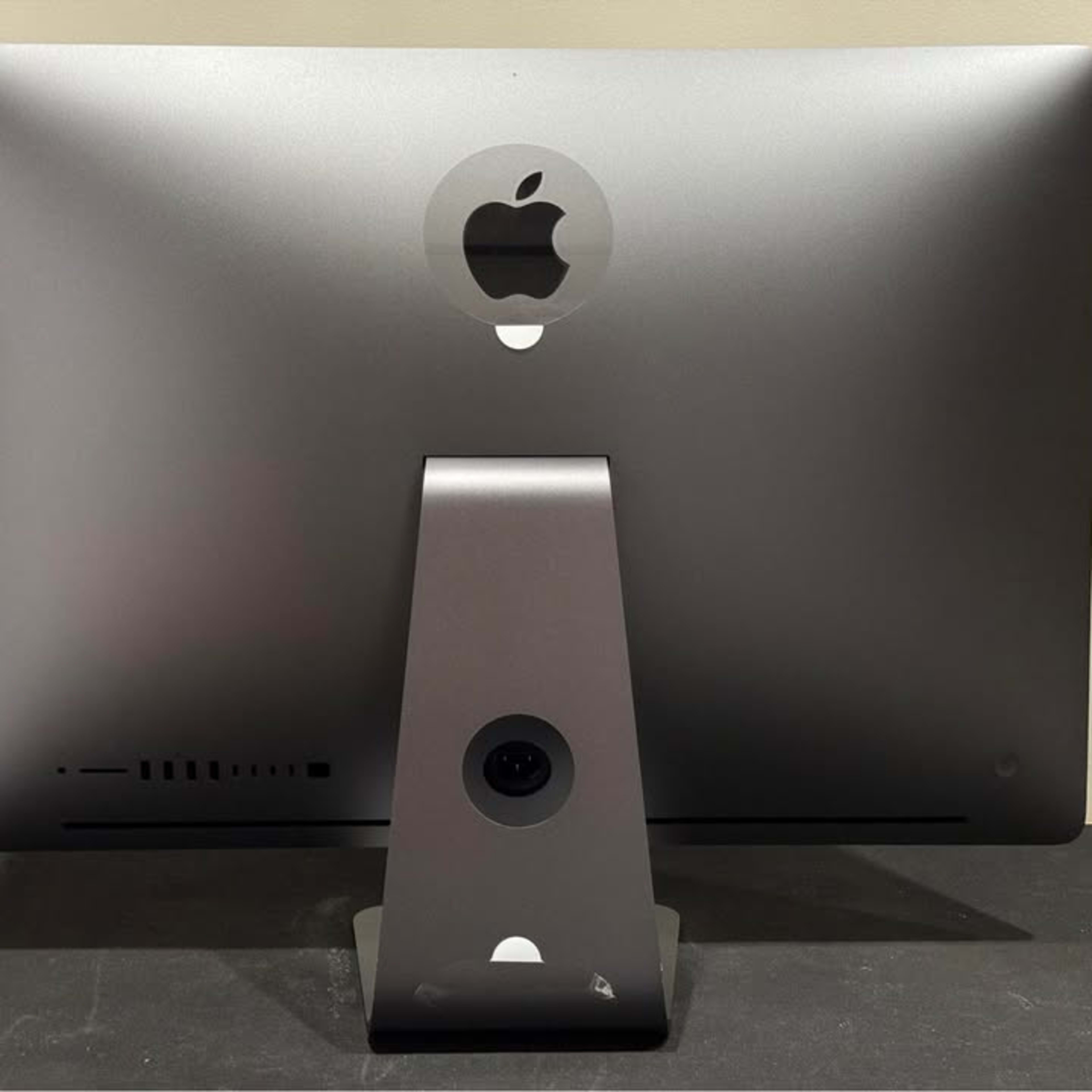ゆ*う様 iMac Pro 8コア 32GBメモリ 1TB SSD Vega 5 s-l400.jpg
