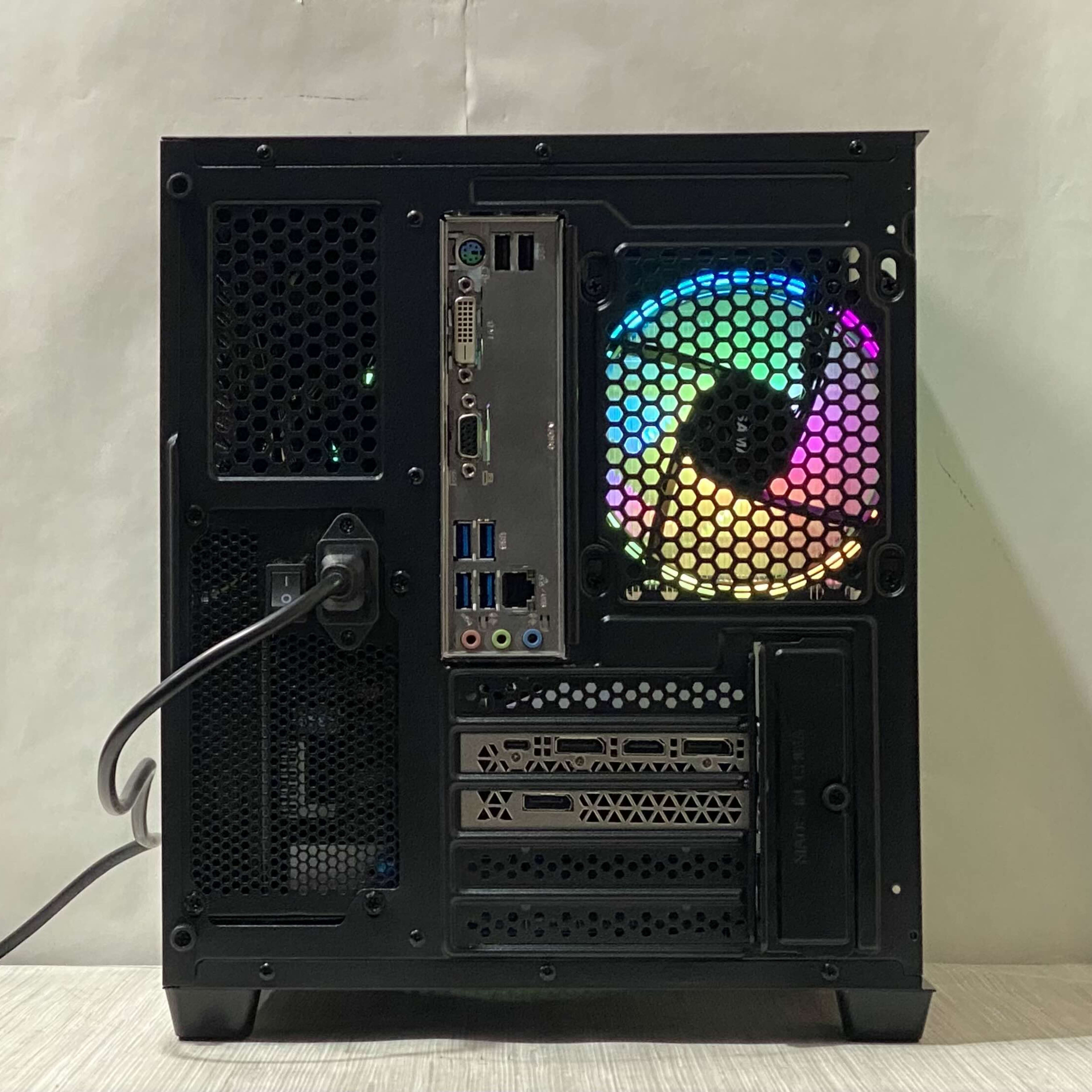 RTX 2080 Ti, Ryzen 5 5600, 16GB DDR4, 1TB NVMe SSD, WiFi RTX 2080 Ti, Ryzen 5 5600, 16GB DDR4, 1TB NVMe SSD, WiFi