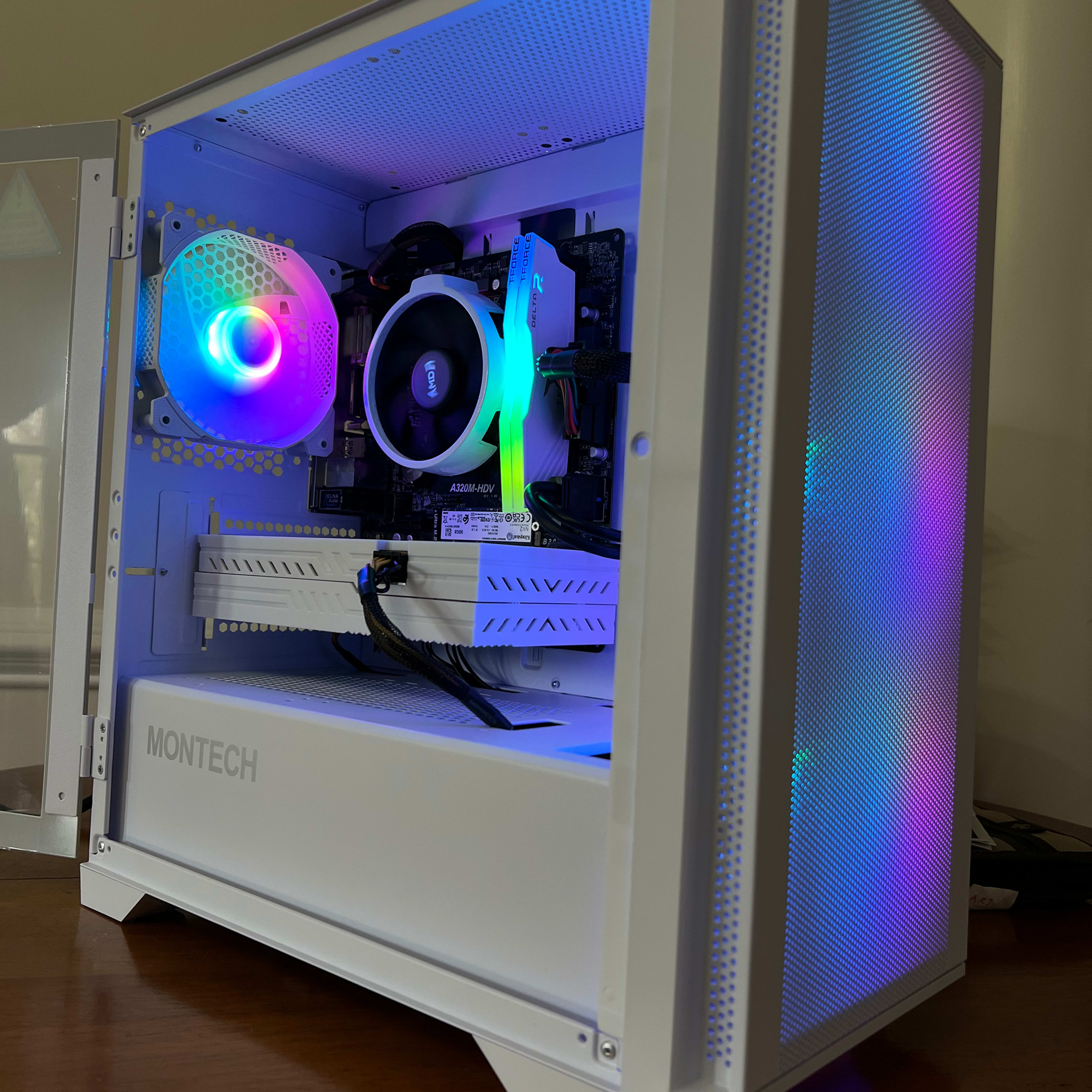 AWESOME ALL WHITE BUDGET GAMING PC