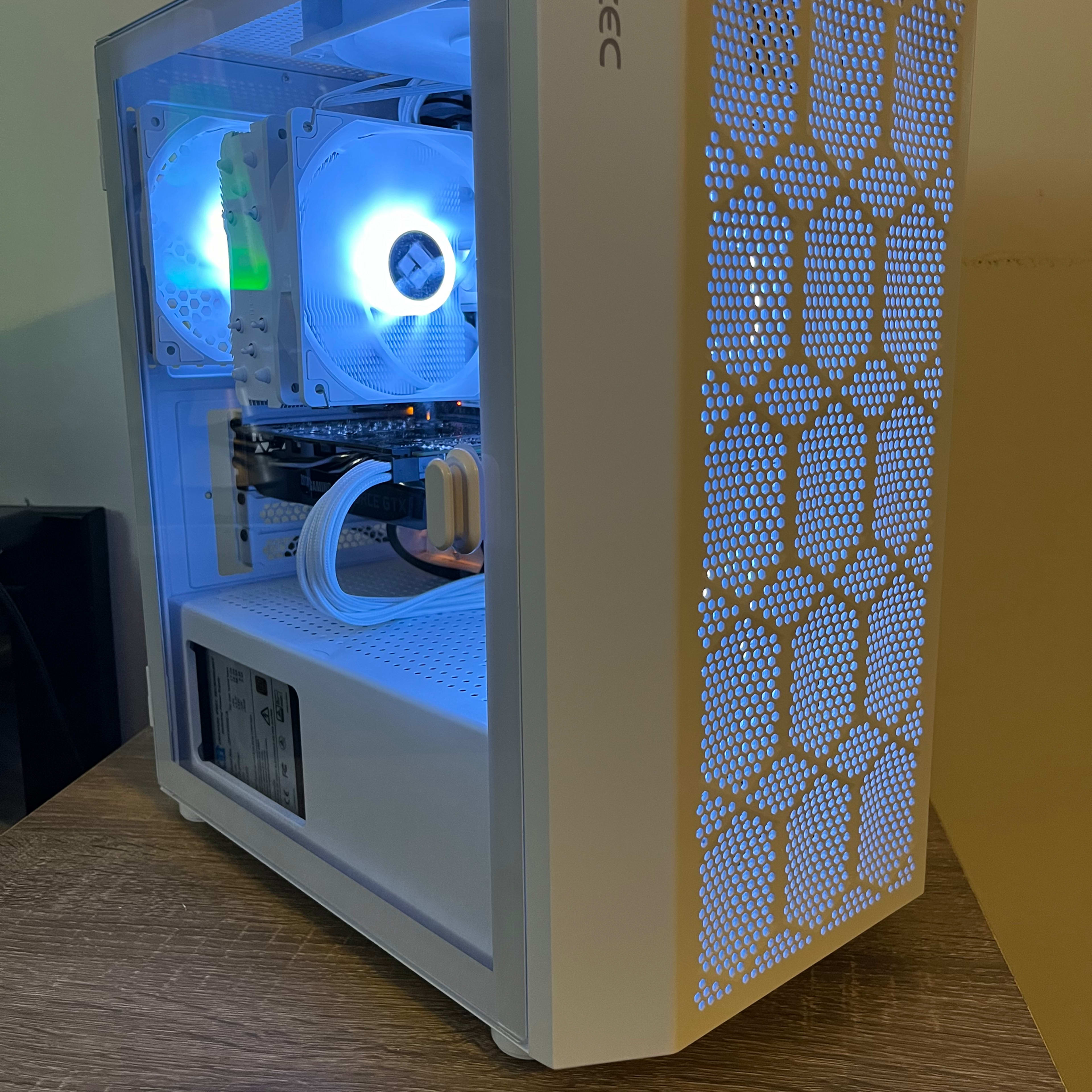 White gaming pc with an I5-8500 and a 1660 Ti windows 11 activated