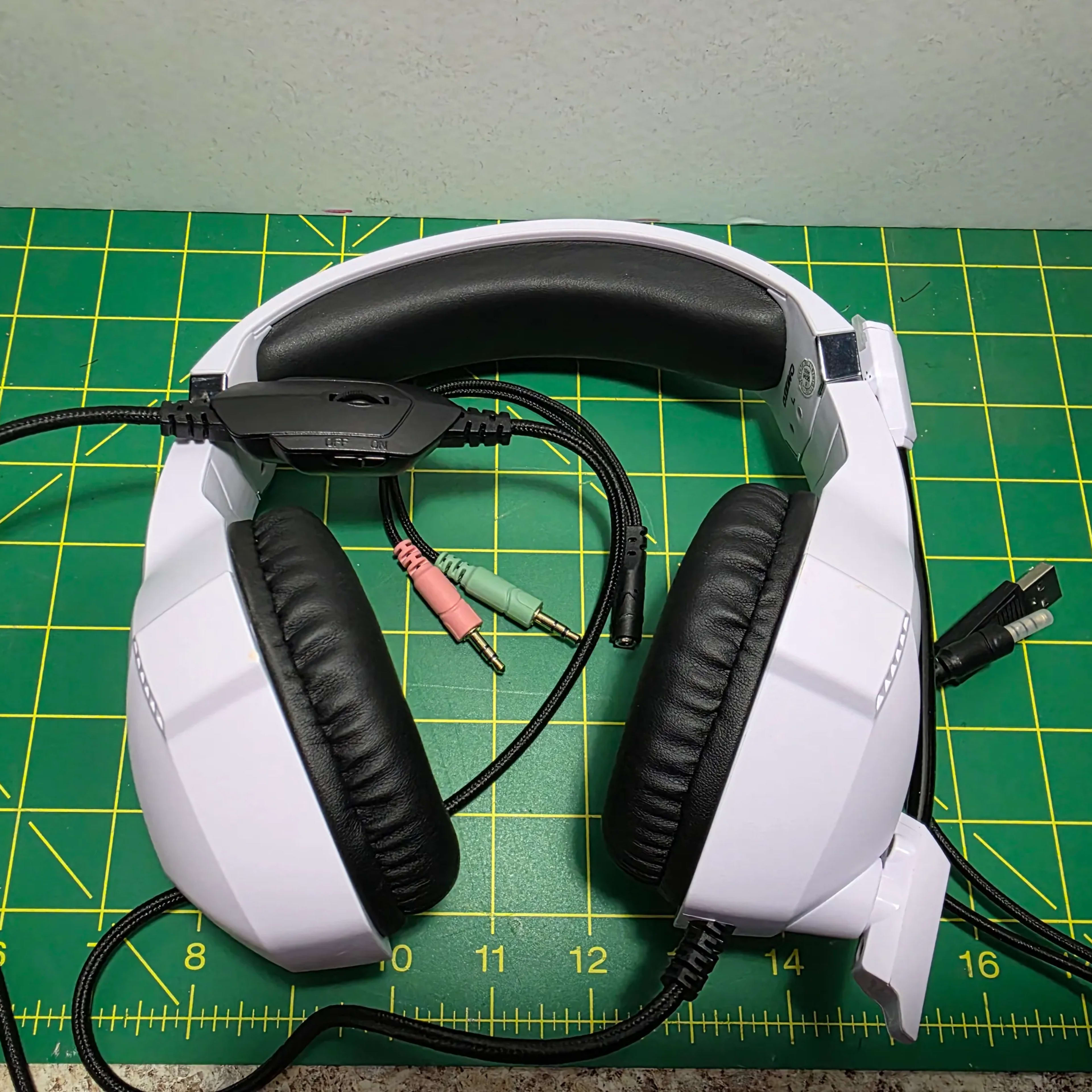 Like New Ozeino Gaming Headset White RGB 7.1 Surround Sound Like New Ozeino Gaming Headset White RGB 7.1 Surround Sound