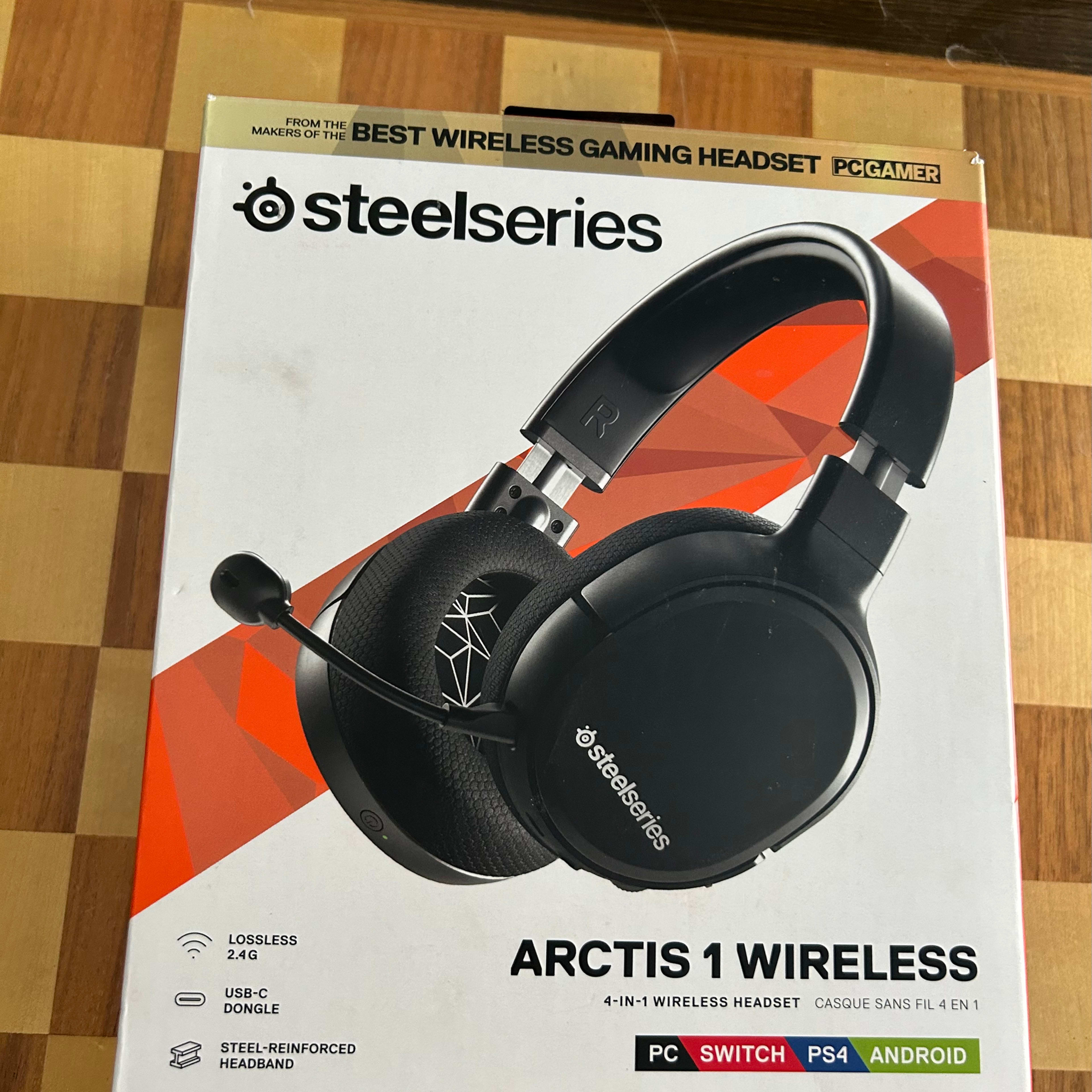 SteelSeries Arctis 1 Wired Gaming Headset – Detachable Clearcast Microphone  – Lightweight Steel-Reinforced Headband – for PC, PS4, Xbox, Nintendo  Switch and Lite, Mobile 