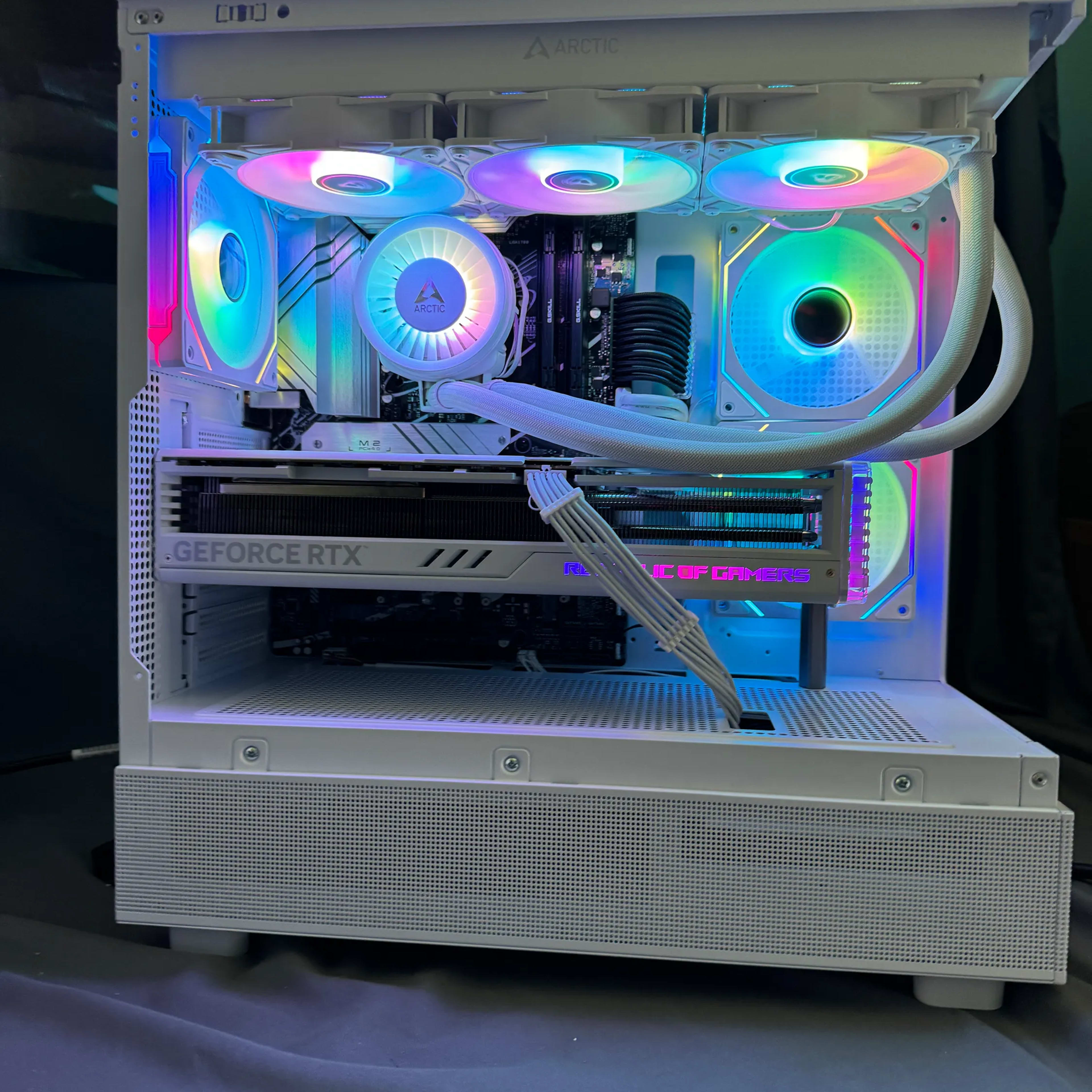 RTX 4090 Whiteout Gaming PC