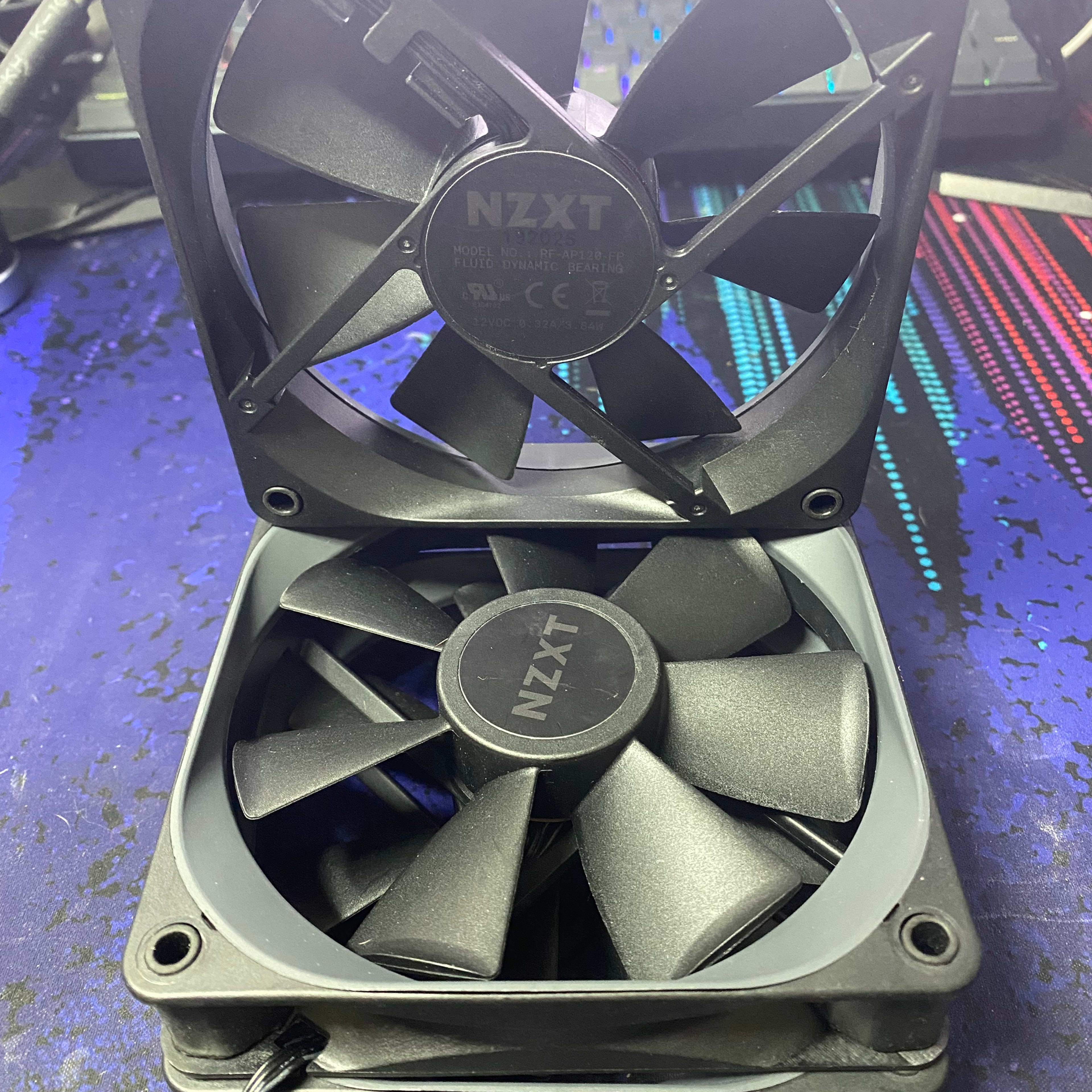 3x NZXT Aer P 120mm FDB 4pin PWM Black fans with removable accent plastic.