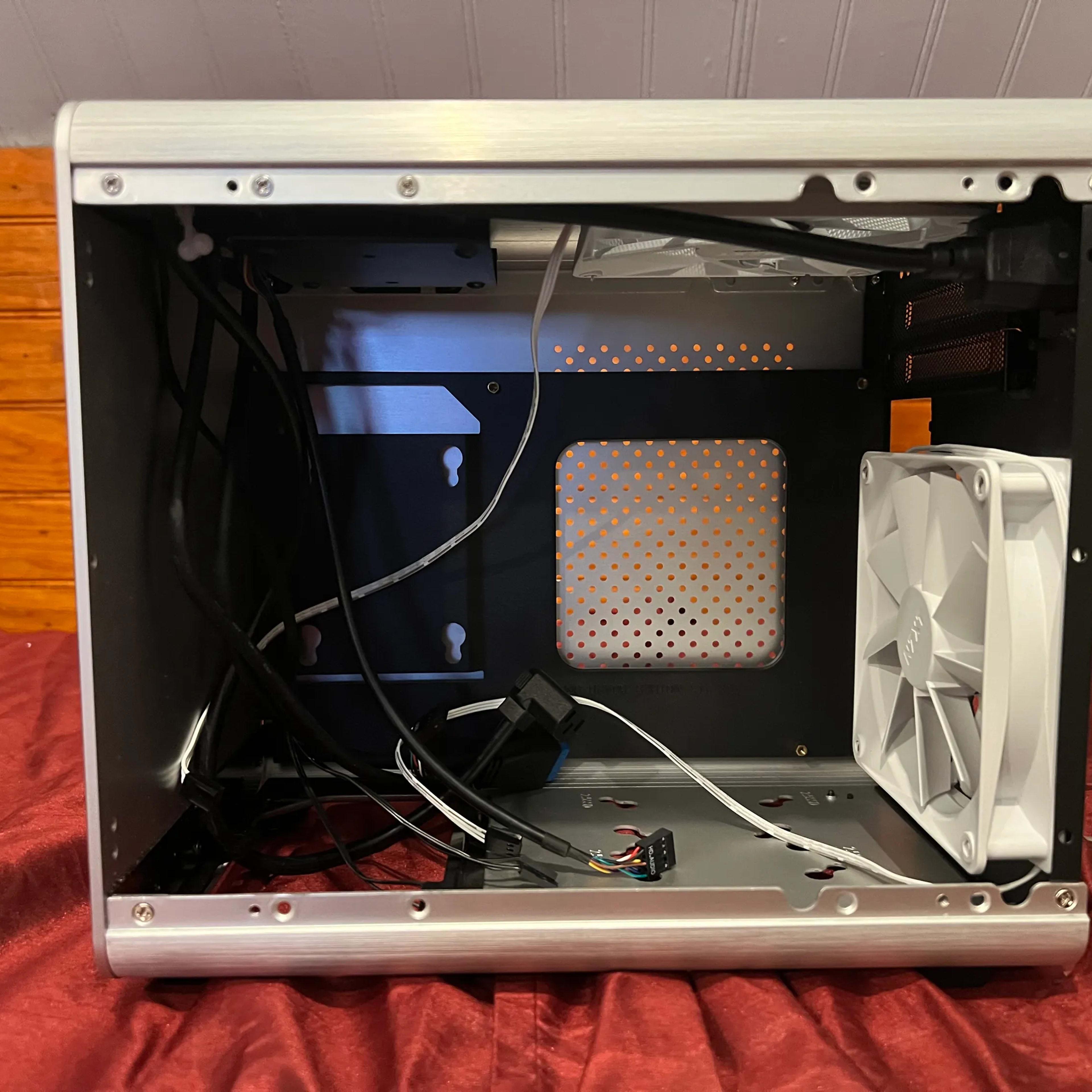 RAIJINTEK METIS PLUS SILVER | Jawa