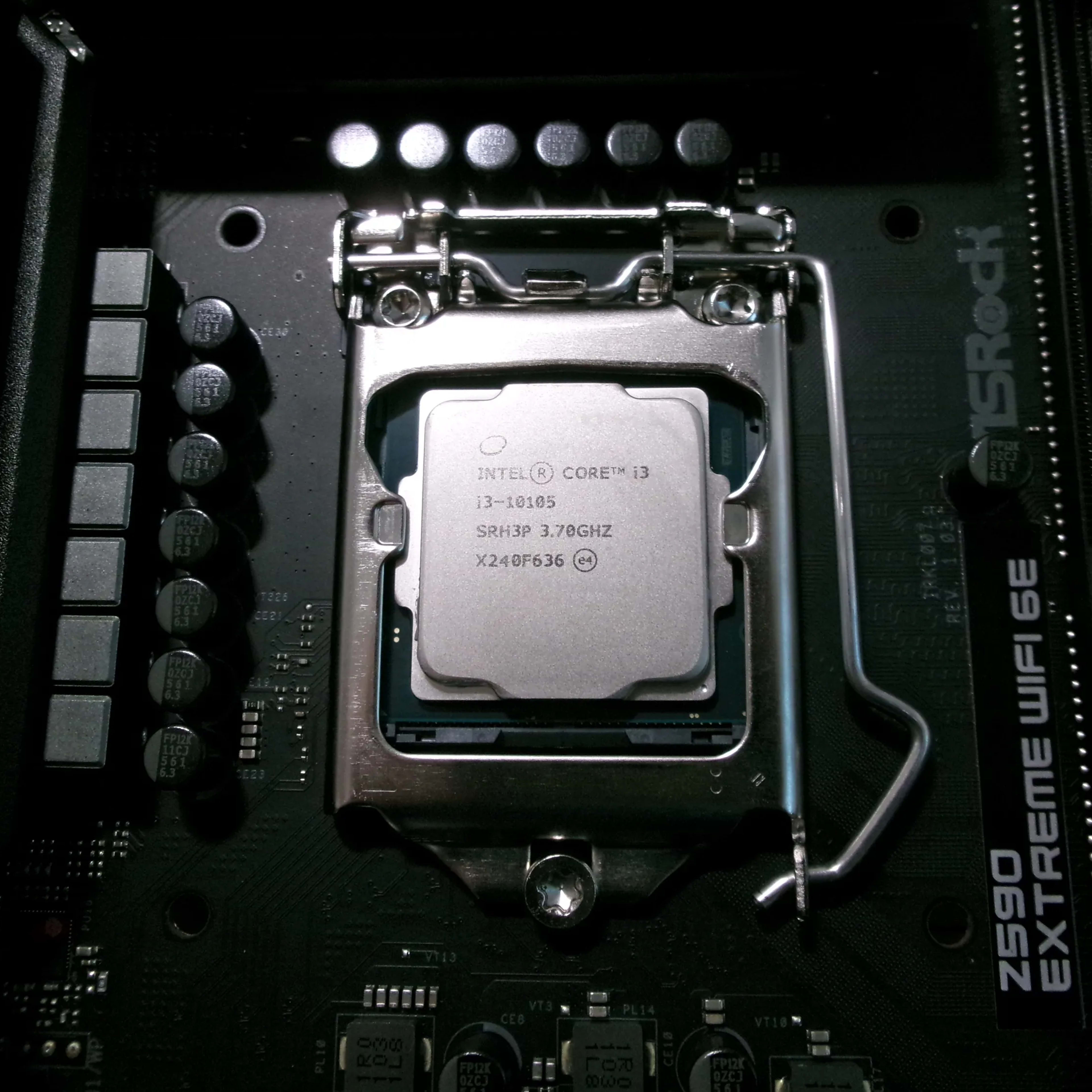 Intel i3-10105 + Z590 Extreme