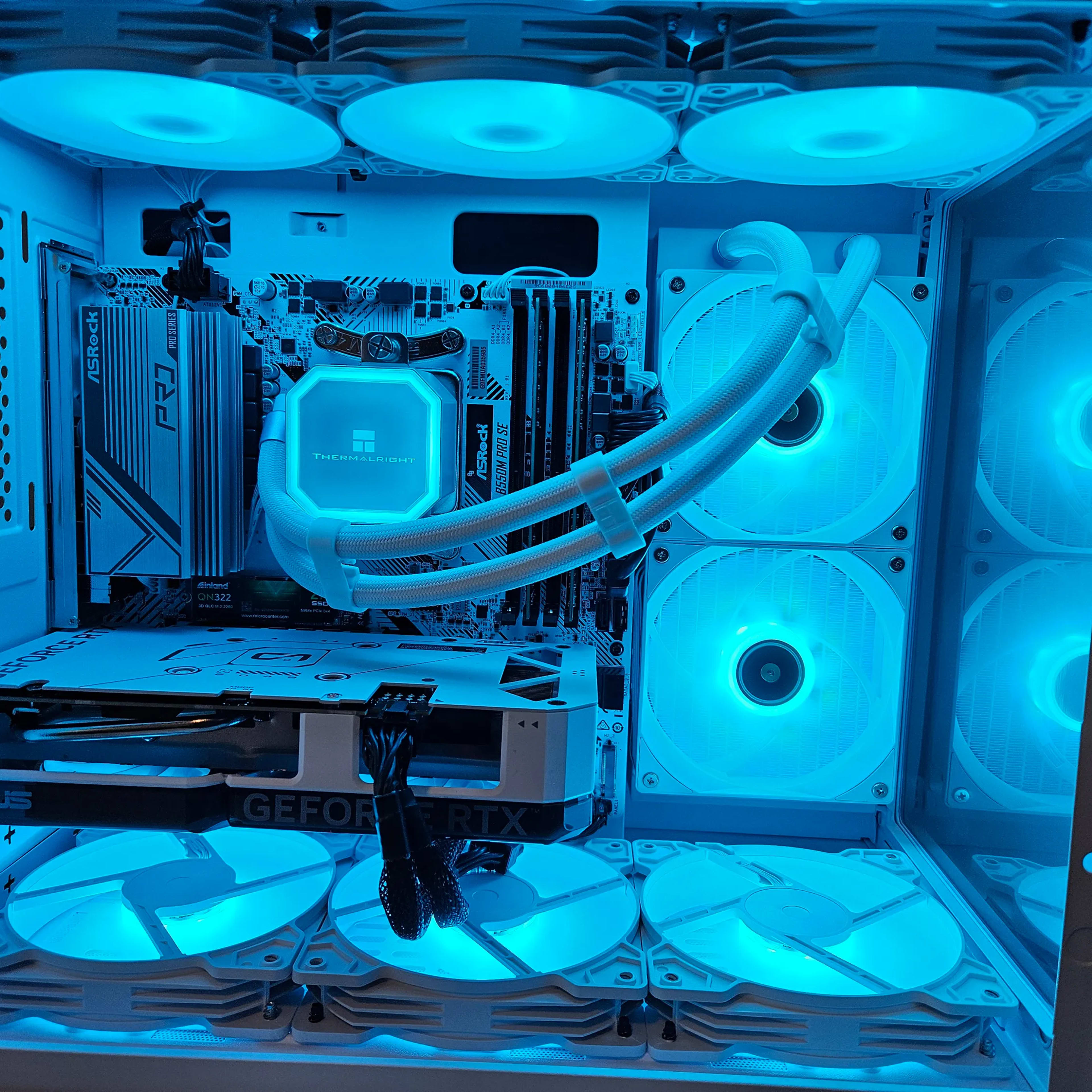 Arctic beast Ryzen 5 5600X / 32GB / 2TB / RTX 4060