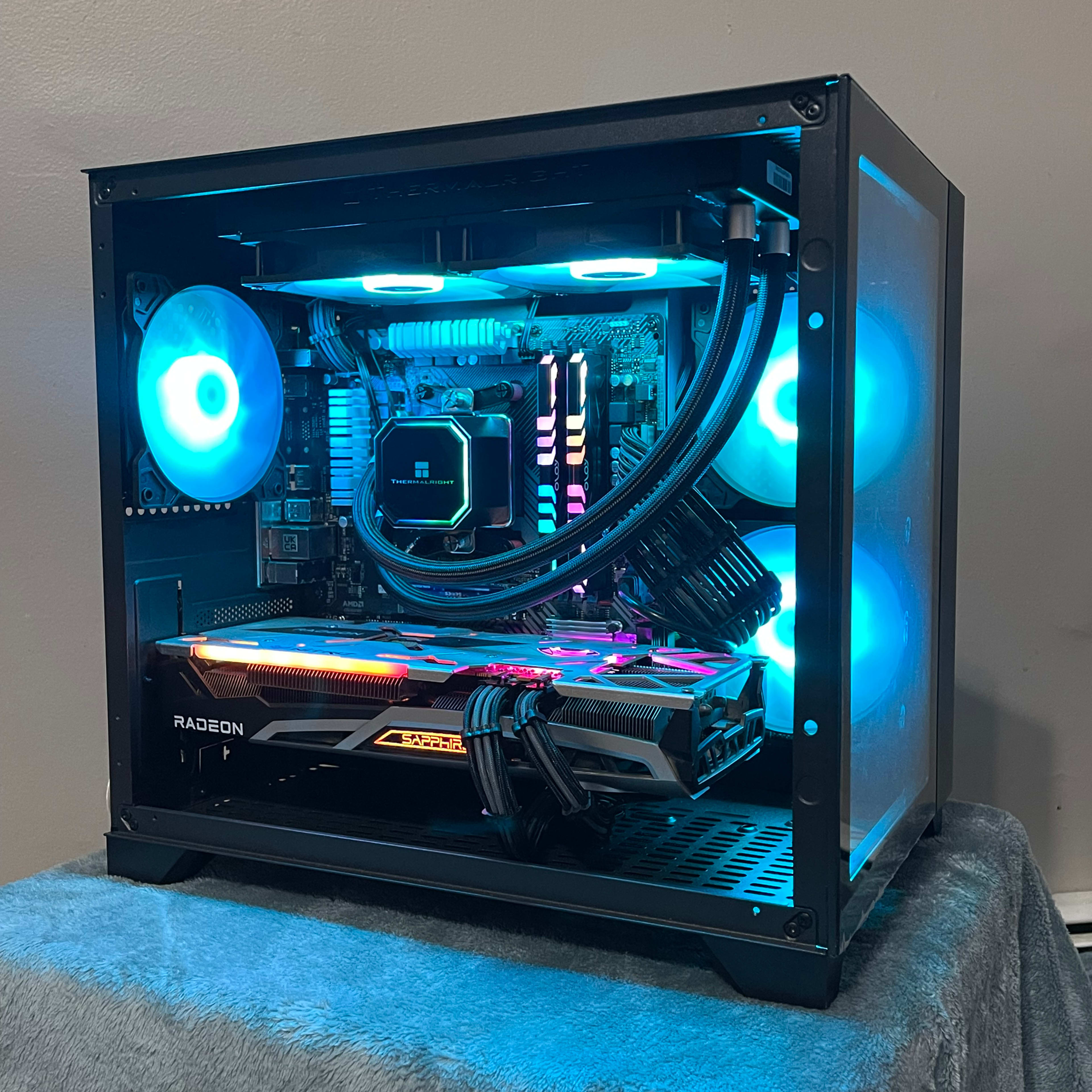 Dark Knight| Ryzen 5 5600X/RX6700XT | Jawa