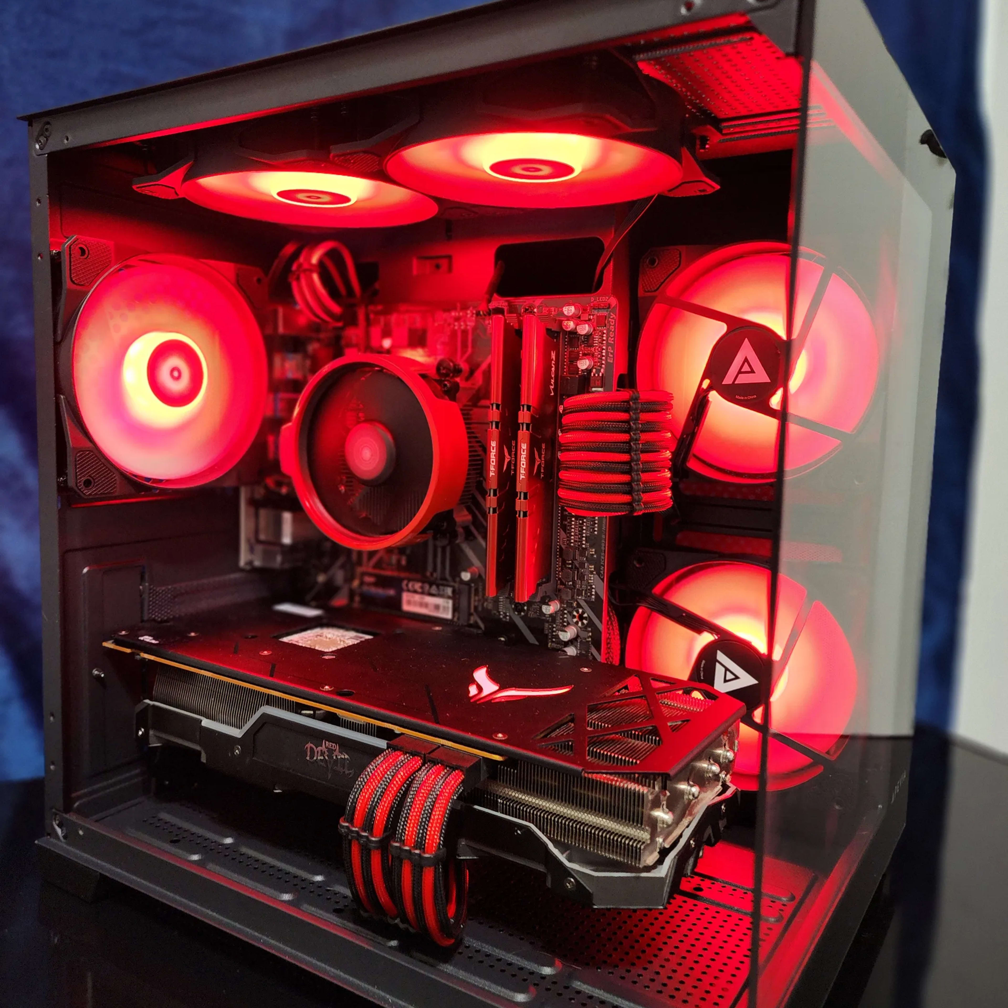 Red Devil 1080p | Ryzen 5 3600 | RX 5700 XT | 1 TB NVME Black and Red Custom