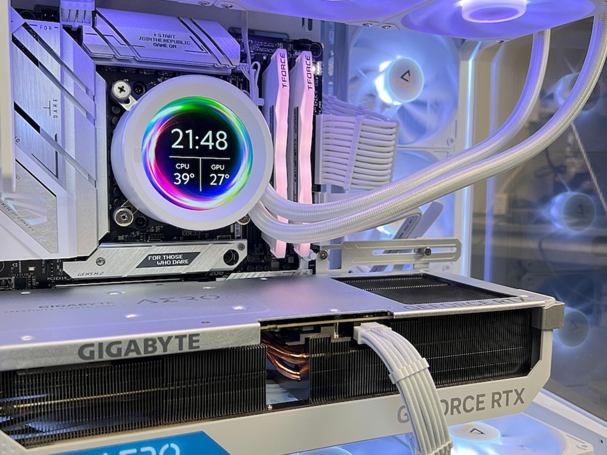 RTX 4080 Super Aero Ryzen 7 7800X3D 32GB DDR5 RAM 2TB M.2