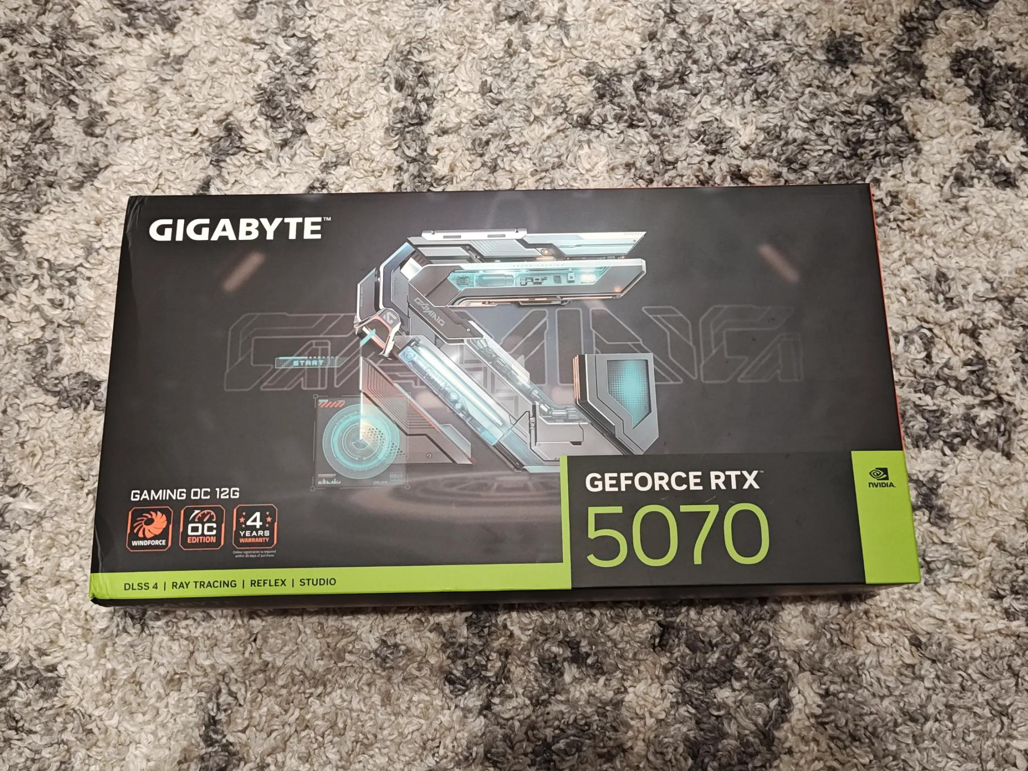 美品 GIGABYTE RTX 5070 12GB GAMING OC Amazon.com: GIGABYTE GeForce RTX 5070 Gaming OC 12G Graphics