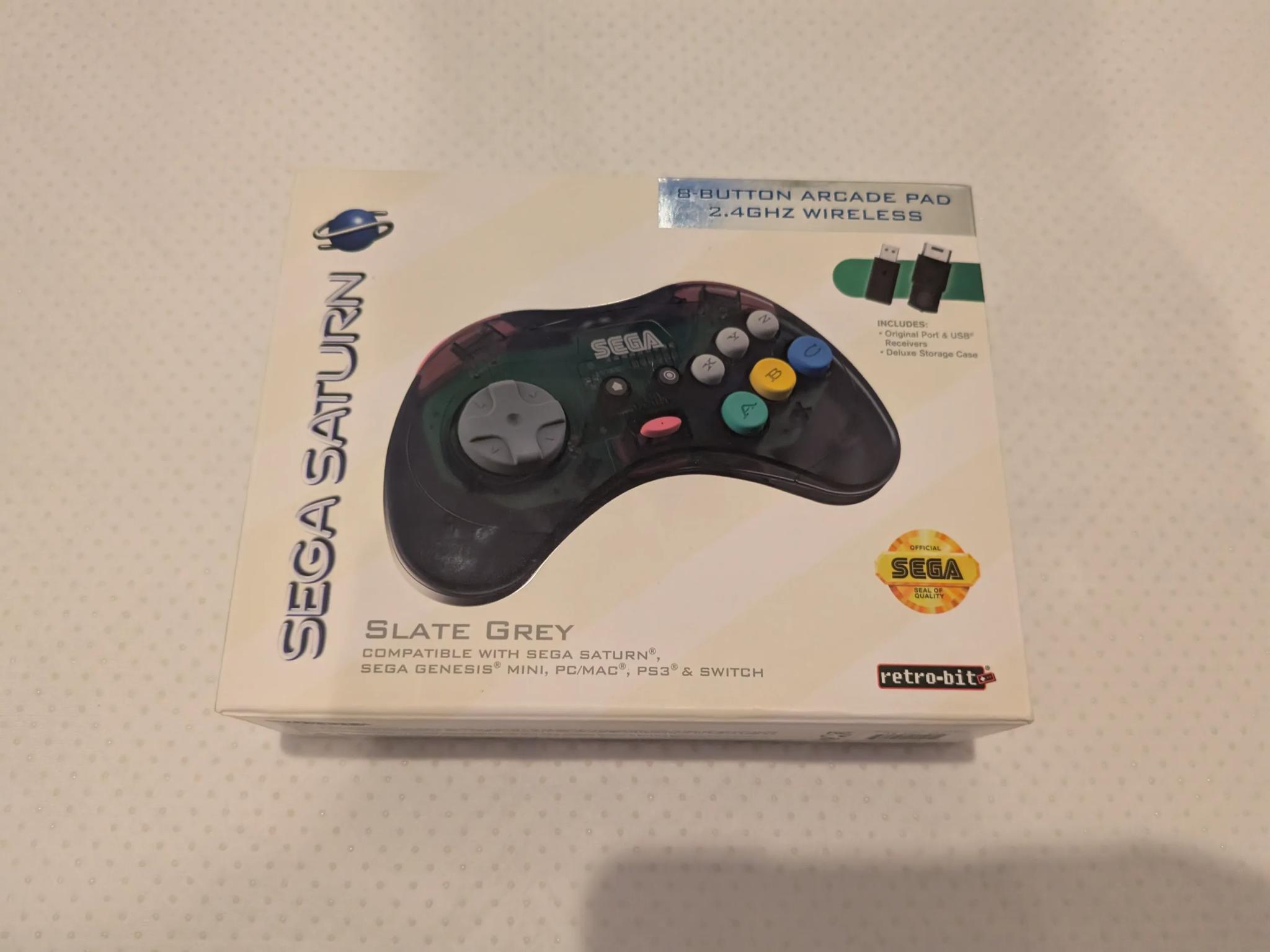 その他 SEGA Saturn 8-Button Arcade Pad SEGA Saturn® 8-Button Arcade Pad - 2.4 GHz Wireless - White