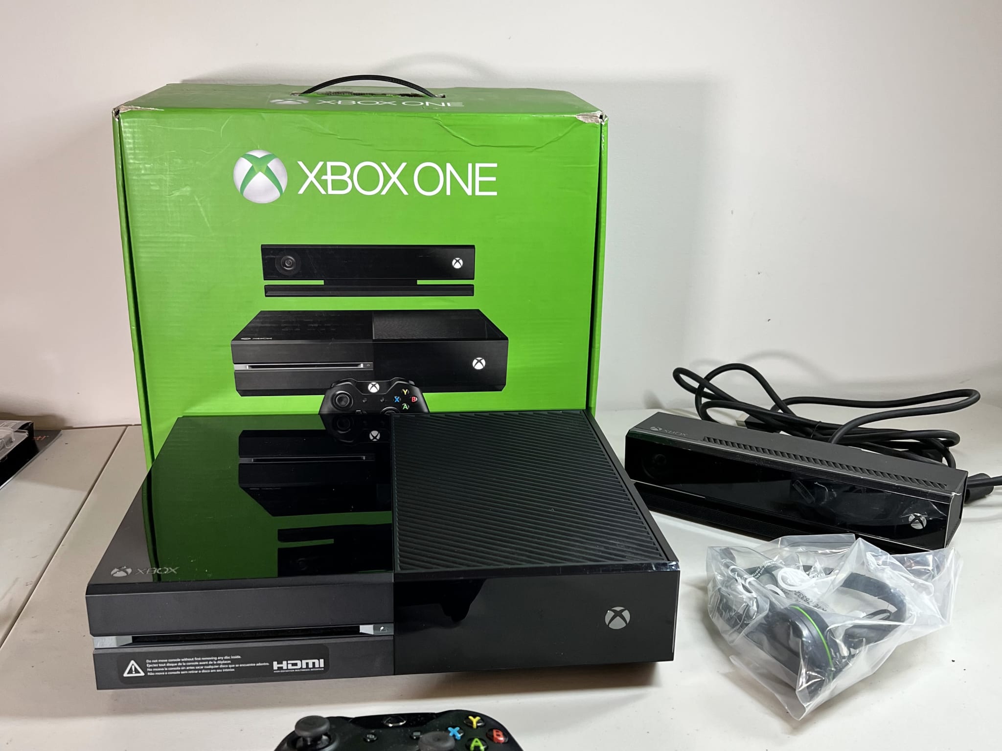 ★美品★Xbox one 500GB 1540 カセット3点付属 Microsoft Xbox One Model 1540 Original 500GB Black Console