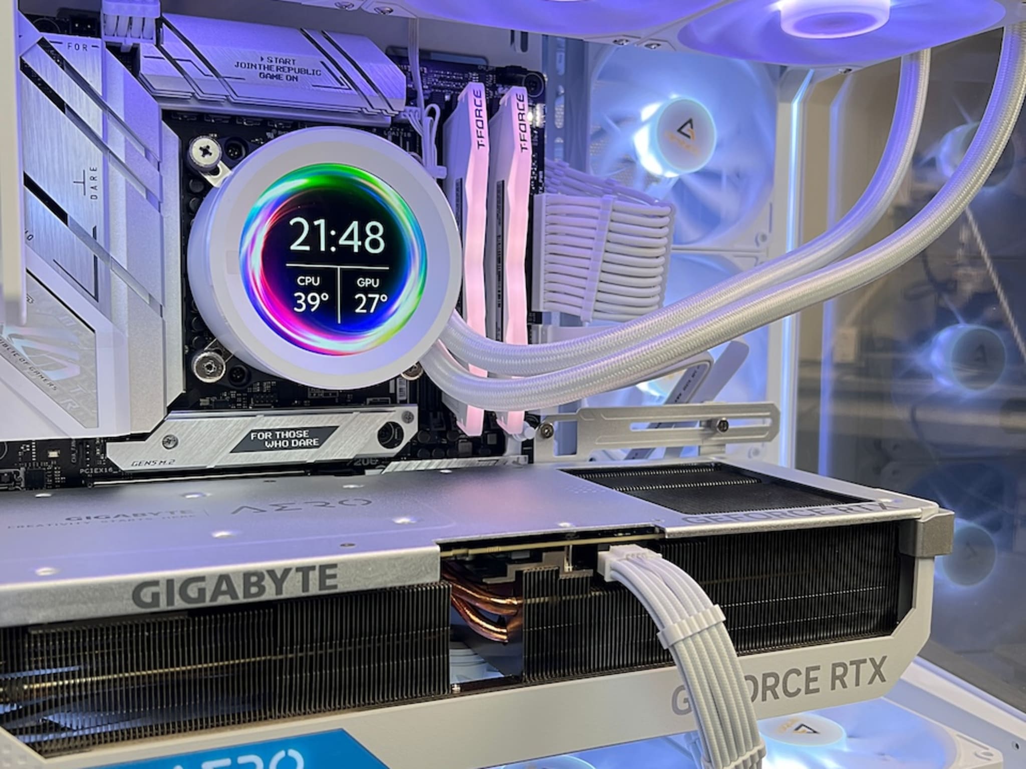 RTX 4080 Super Aero Ryzen 7 7800X3D 32GB DDR5 RAM 2TB M.2