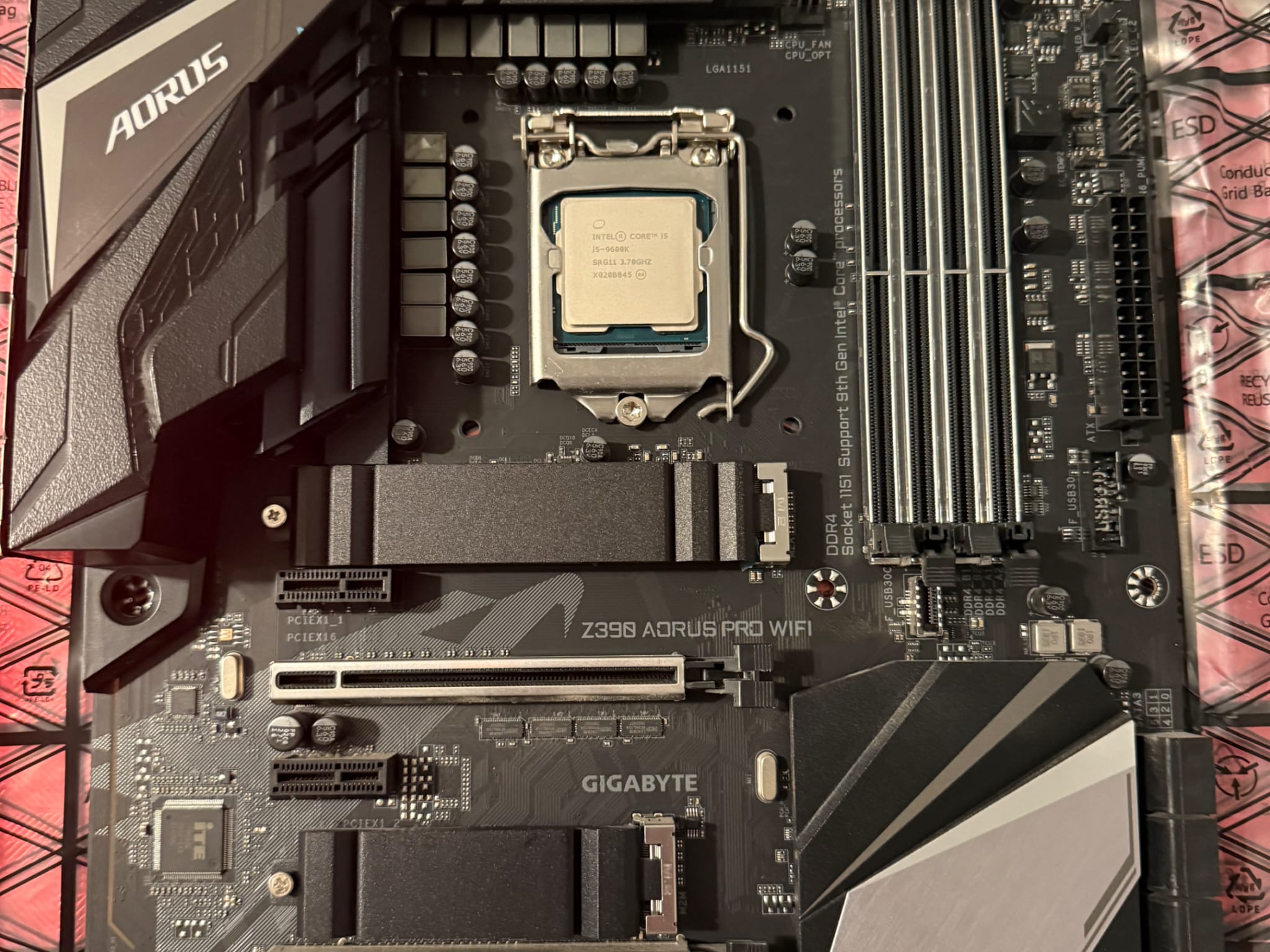 Gigabyte Z390 AORUS PRO WiFi + i5 9600k [Motherboard + CPU
