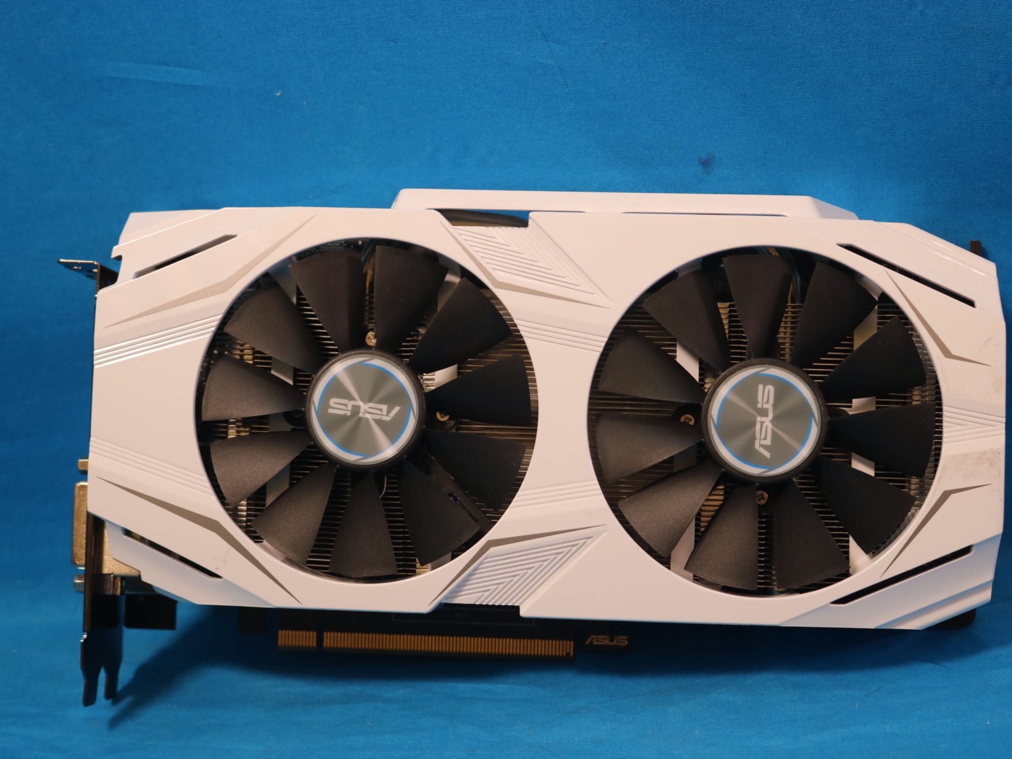 PCパーツ ASUS -  ASUS GeForce GTX1060 DUAL Amazon.com: ASUS GeForce GTX 1060 3GB Dual-Fan OC Edition