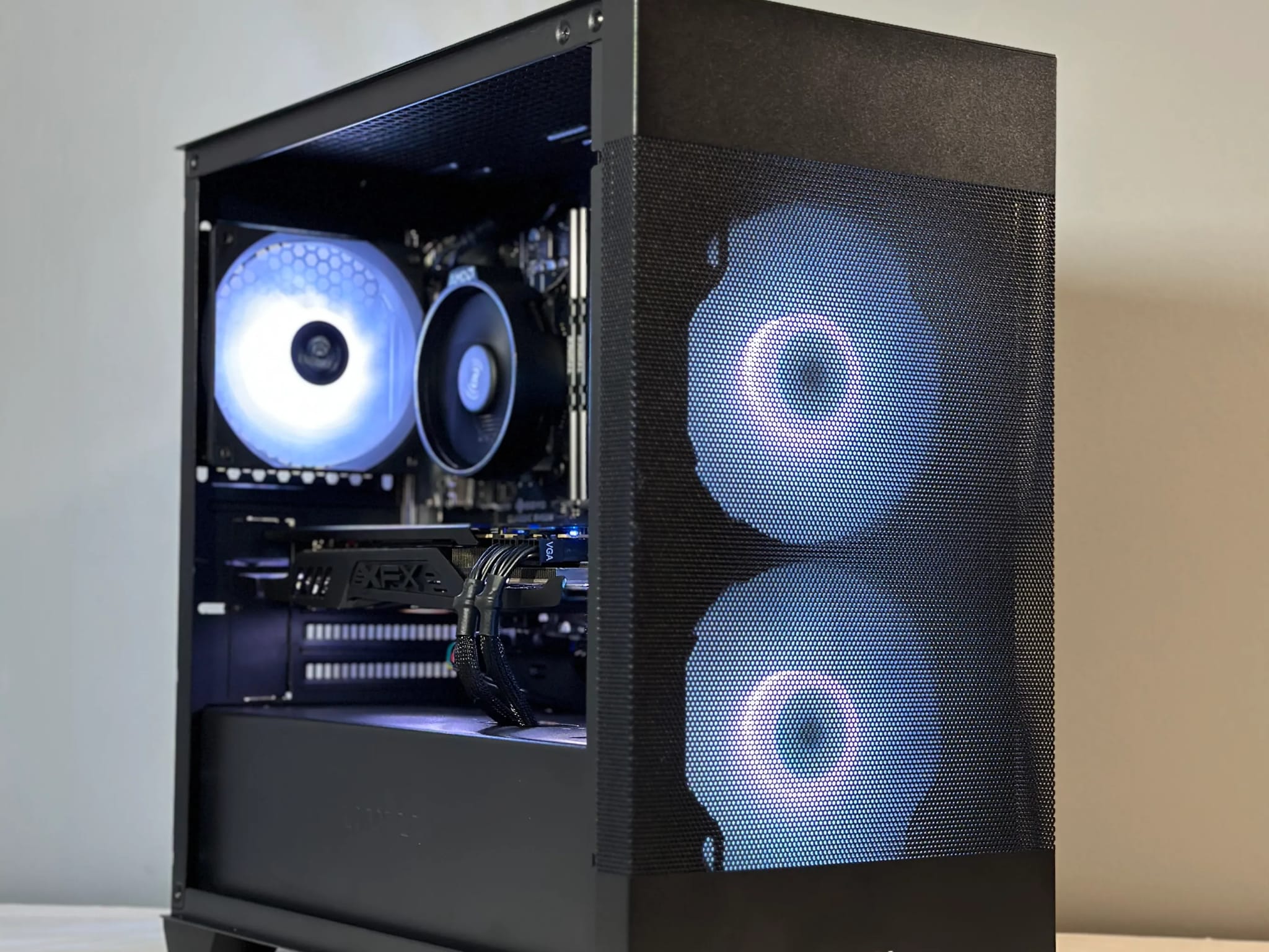 RX 580 8GB | AMD Ryzen 5 2600X | 16GB RAM | 500GB SSD
