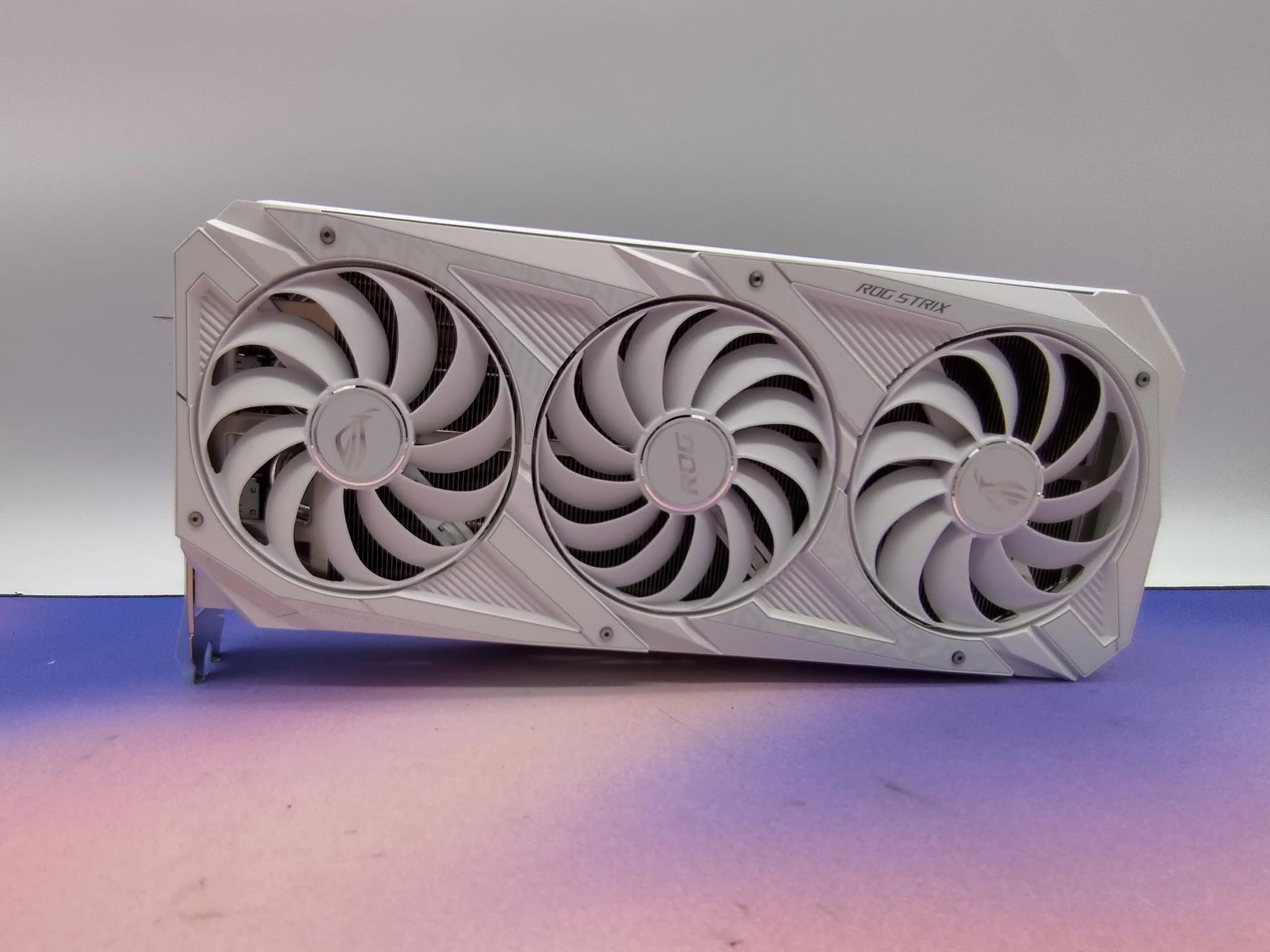 ASUS ROG STRIX GeForce RTX 3080 ホワイトED Amazon.com: ASUS ROG STRIX NVIDIA GeForce RTX™ 3080 White OC