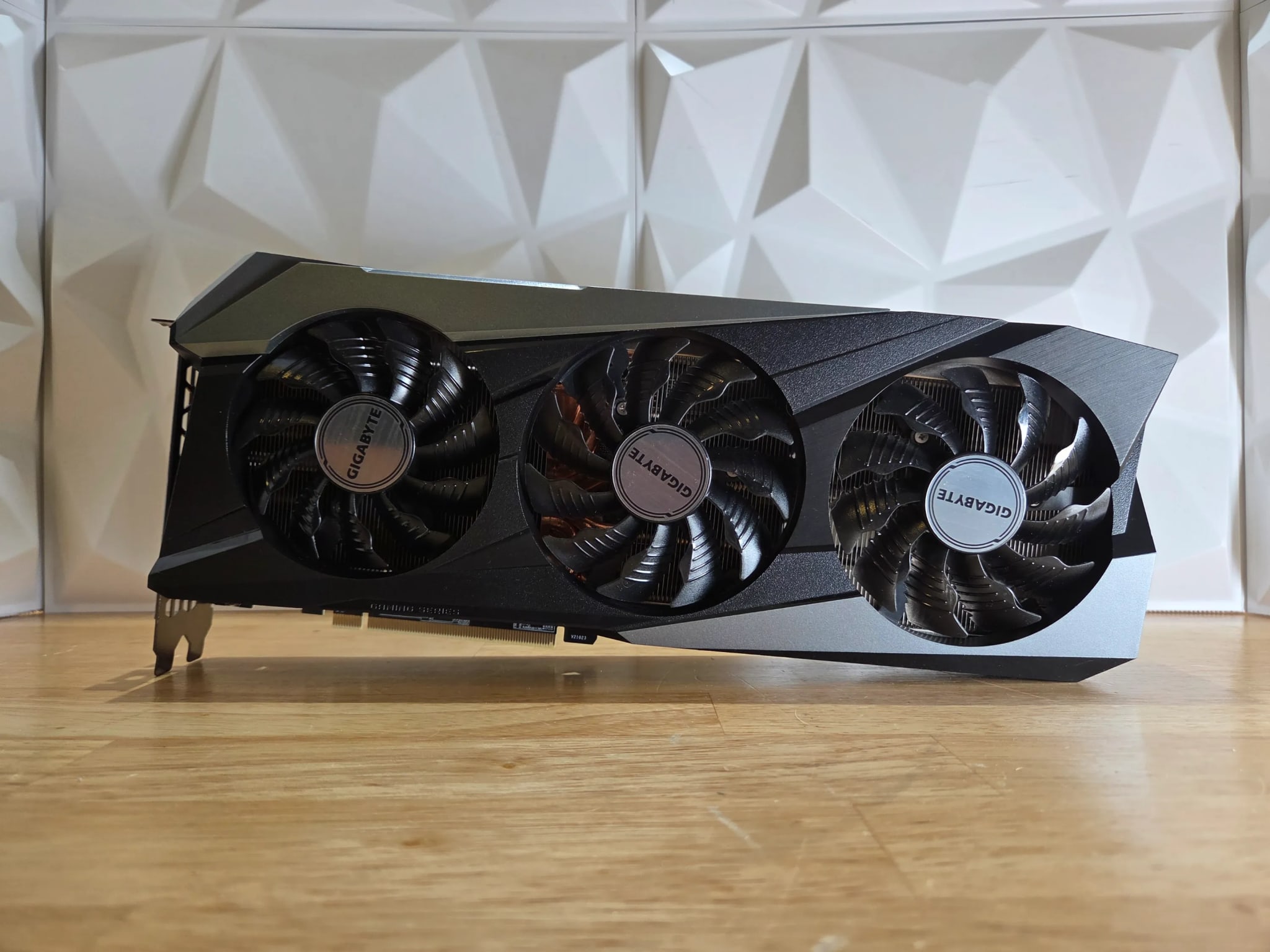 GIGABYTE GeForce RTX 3070 Ti 未使用近い GIGABYTE GeForce RTX 3070 Ti GAMING OC 8GB GDDR6X Graphics