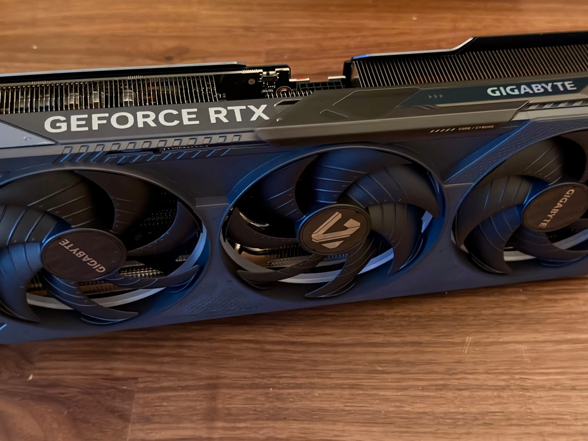 美品 GIGABYTE RTX 5070 12GB GAMING OC Amazon.com: GIGABYTE GeForce RTX 5070 WINDFORCE OC SFF 12G
