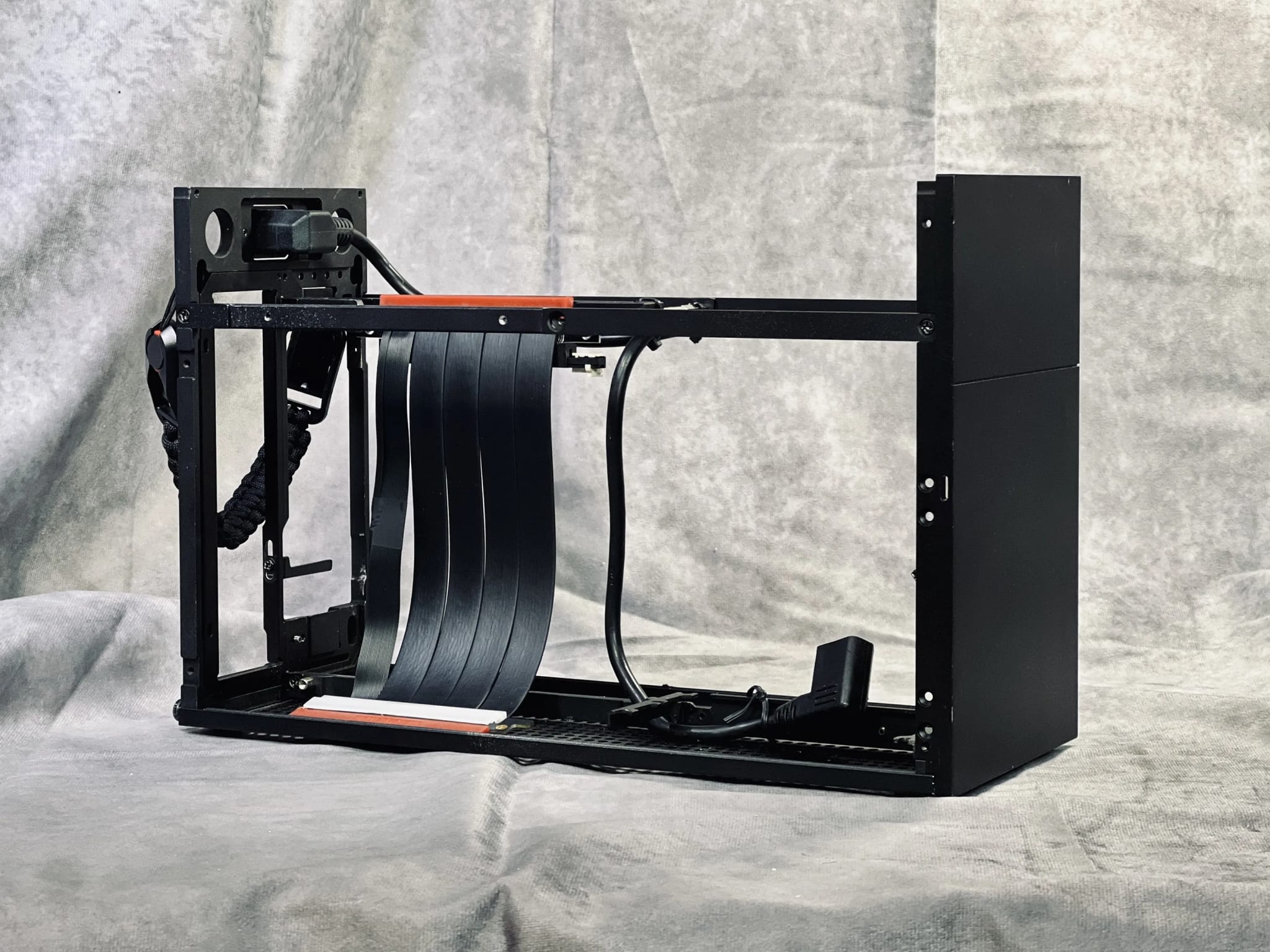 PCケース(自作PC用) FormD T1 Black Sandwich with PCIe 4.0 FormD T1 Sandwich kit, v2.1 - with upgraded PCIe 4.0 riser