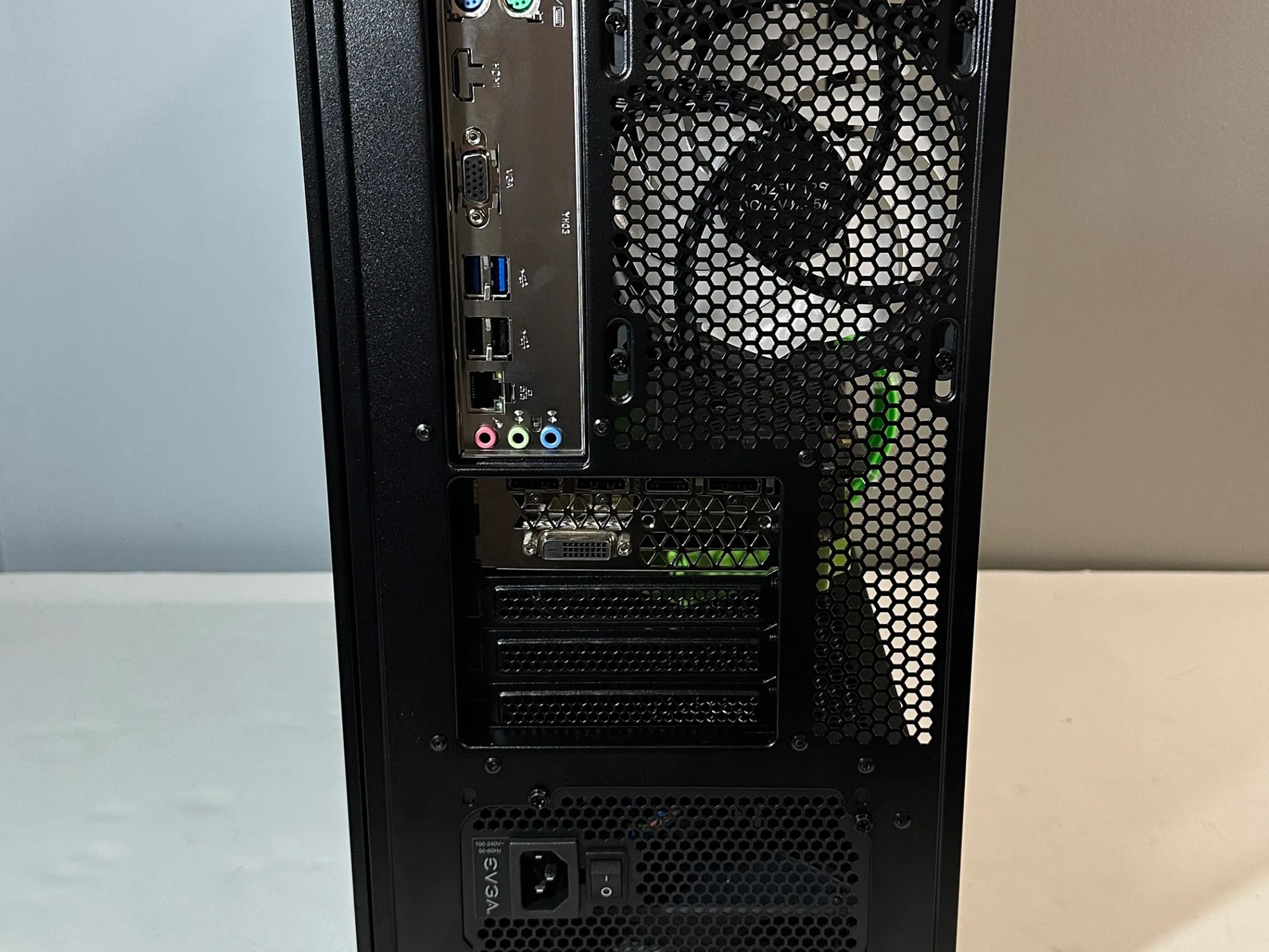 GTX 1080 Ti 11GB | AMD Ryzen 5 3600| 16GB RAM | SSD+HDD 1.5