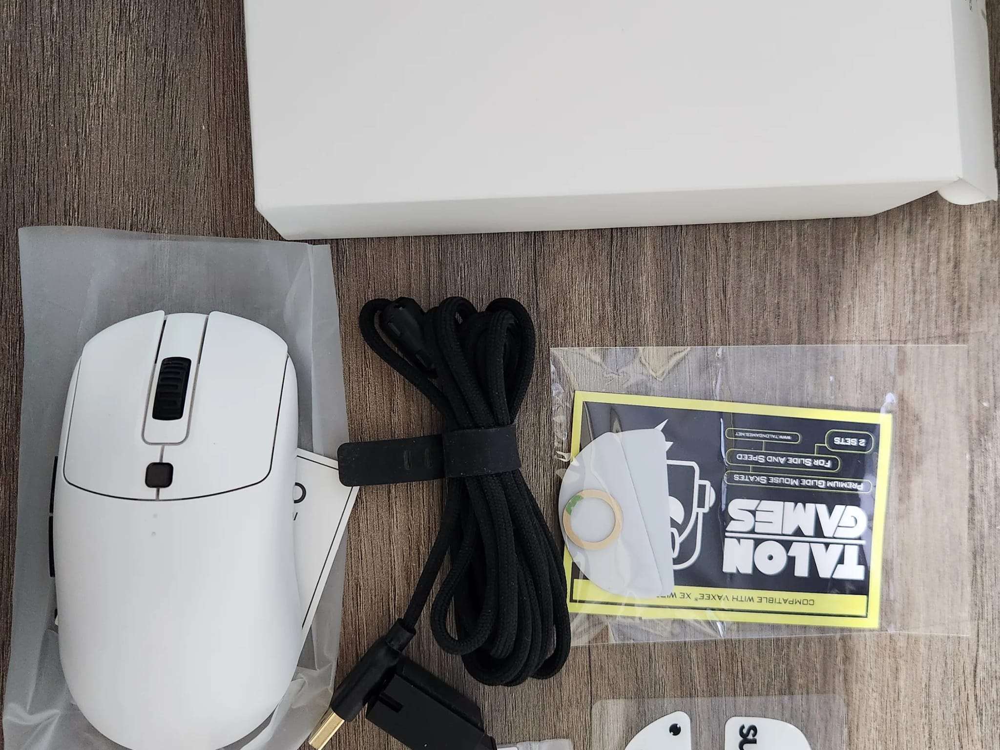 White VAXEE XE Wireless | Jawa