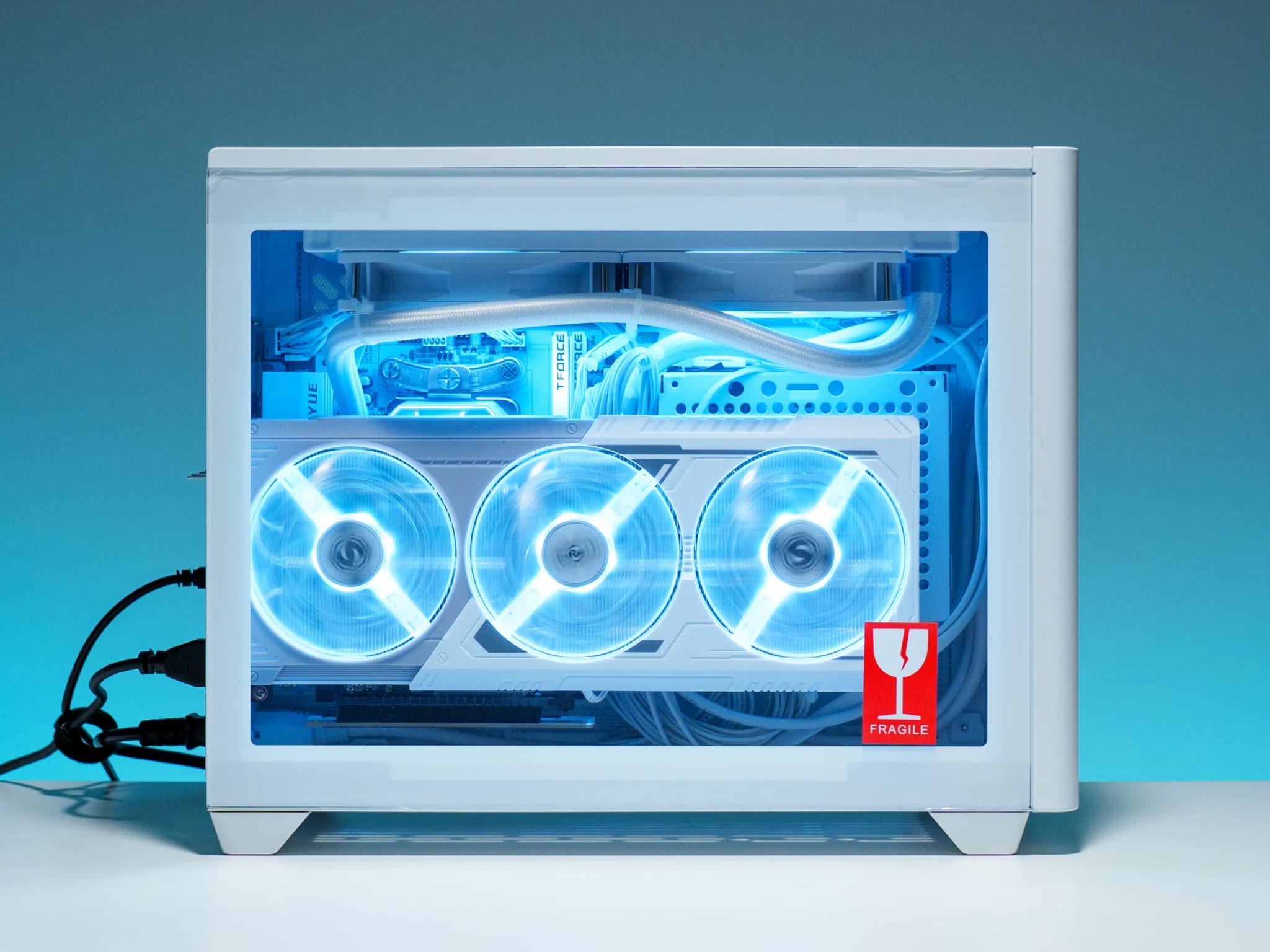 【白色小型ゲーミングPC】RX 9060 XT / ryzen7 7700 Amazon.com: AVGPC Mini-X Gaming PC - Ryzen 7 5700X RX 9060