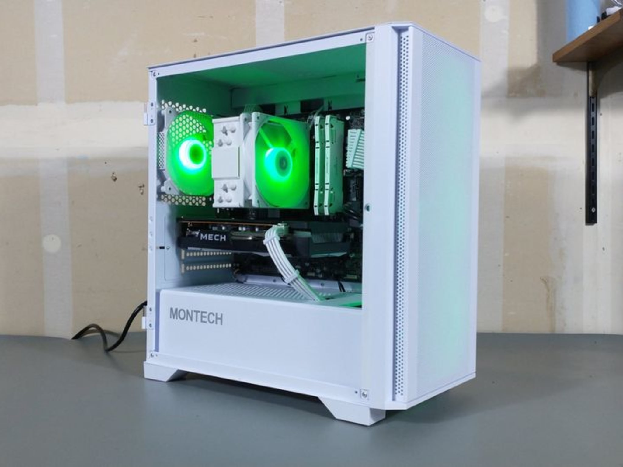White Mid Range PC Build | Intel i3-12100F | RX 6600 | 16GB