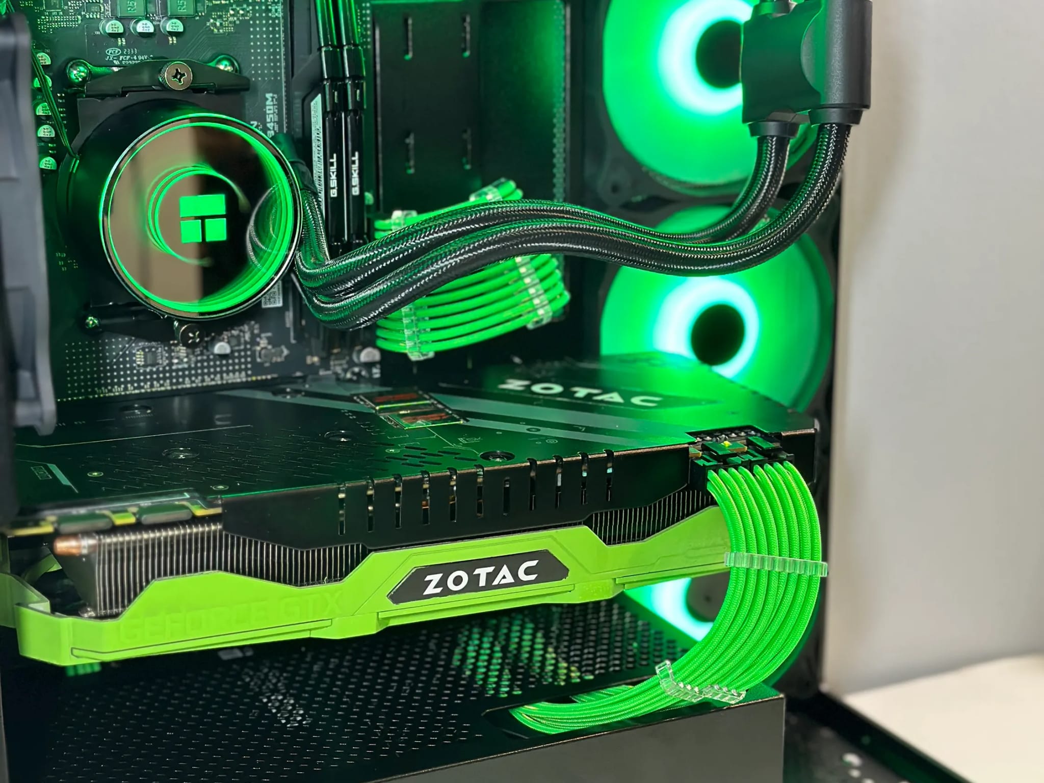 GTX 1080 Ti 11GB | AMD Ryzen 5 3600| 16GB RAM | SSD+HDD 1.5